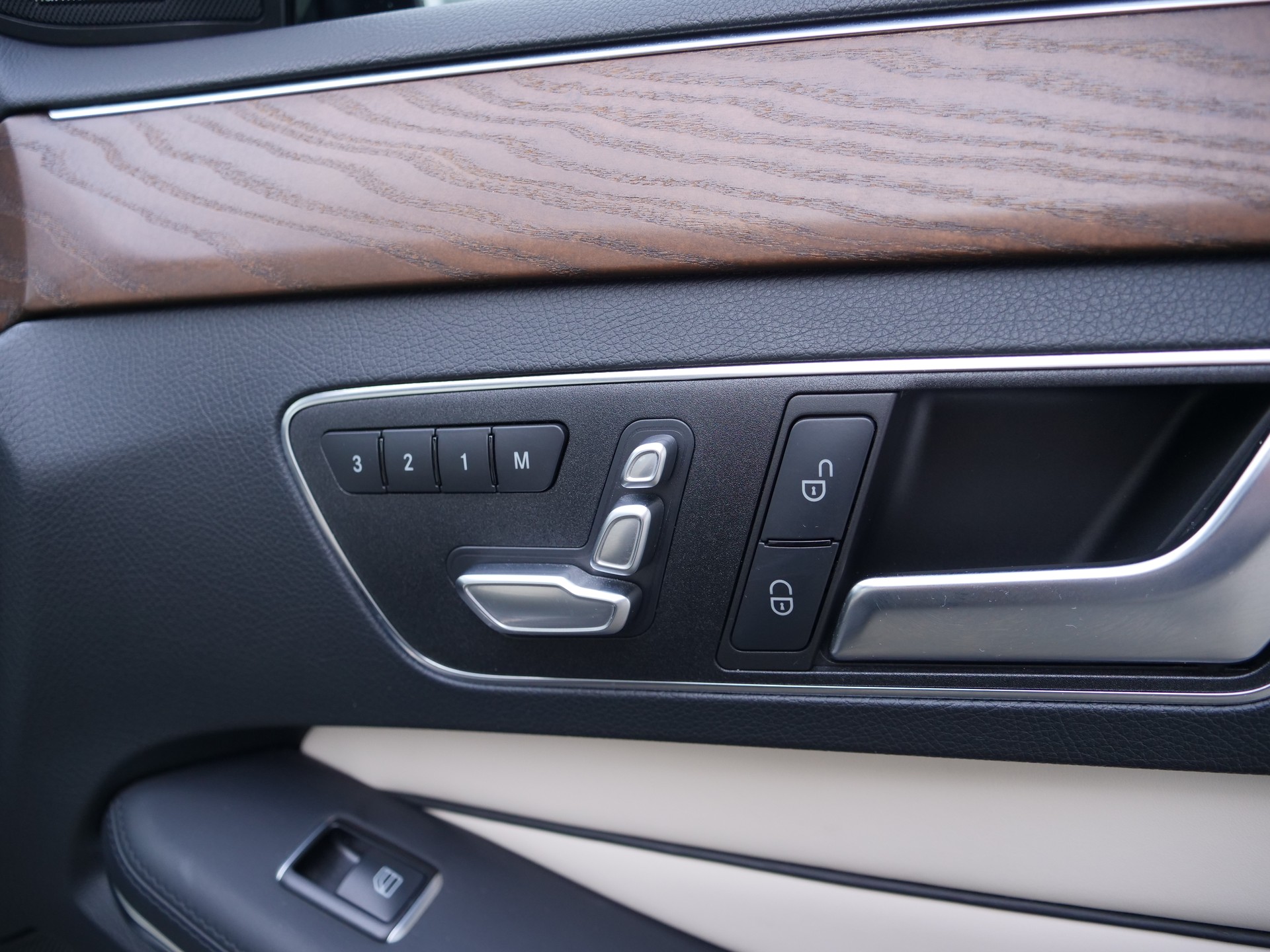MERCEDES-BENZ E 350 BlueTEC Elégance 4Matic 7G-Tronic-image-22