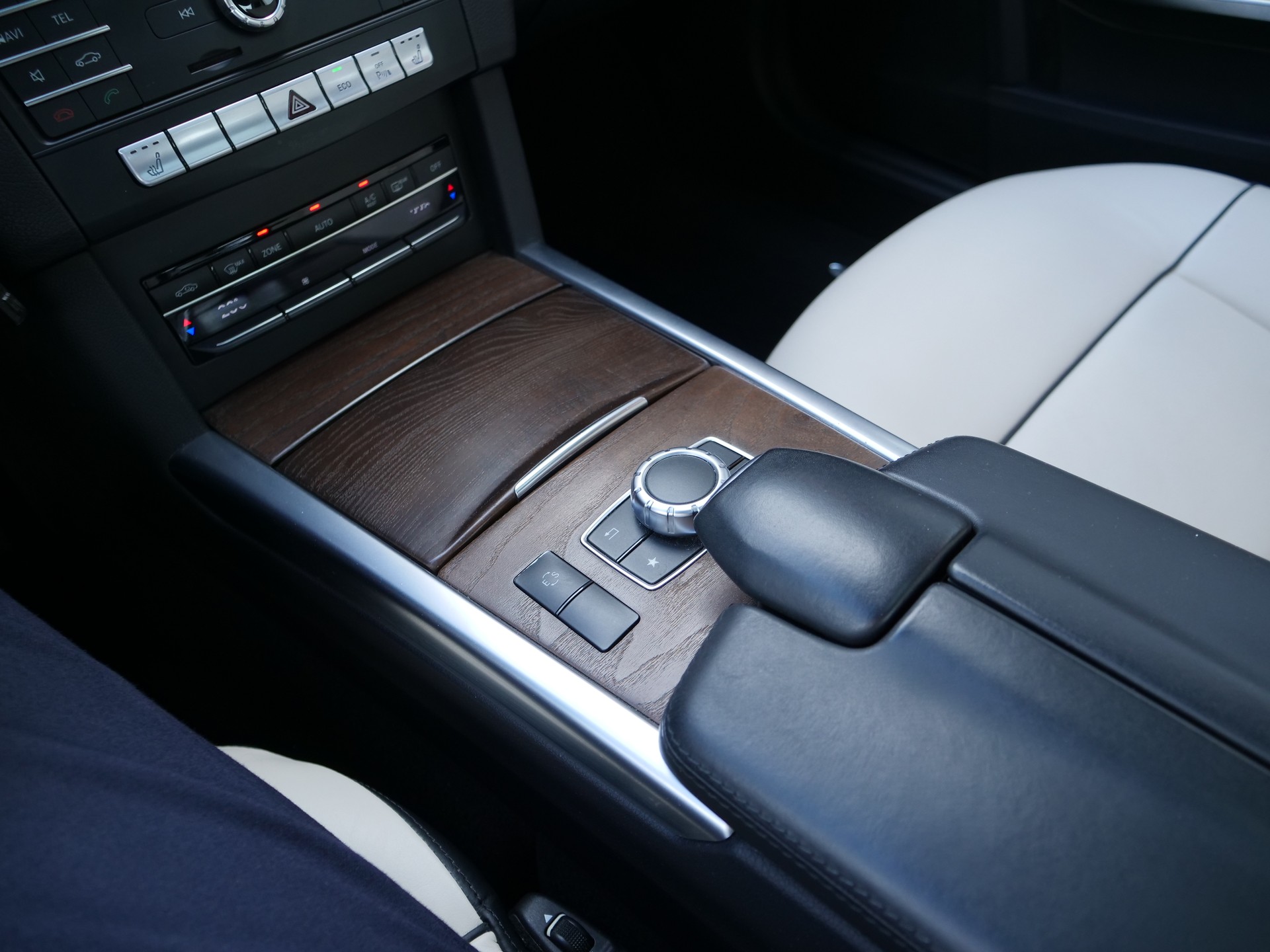MERCEDES-BENZ E 350 BlueTEC Elégance 4Matic 7G-Tronic-image-18