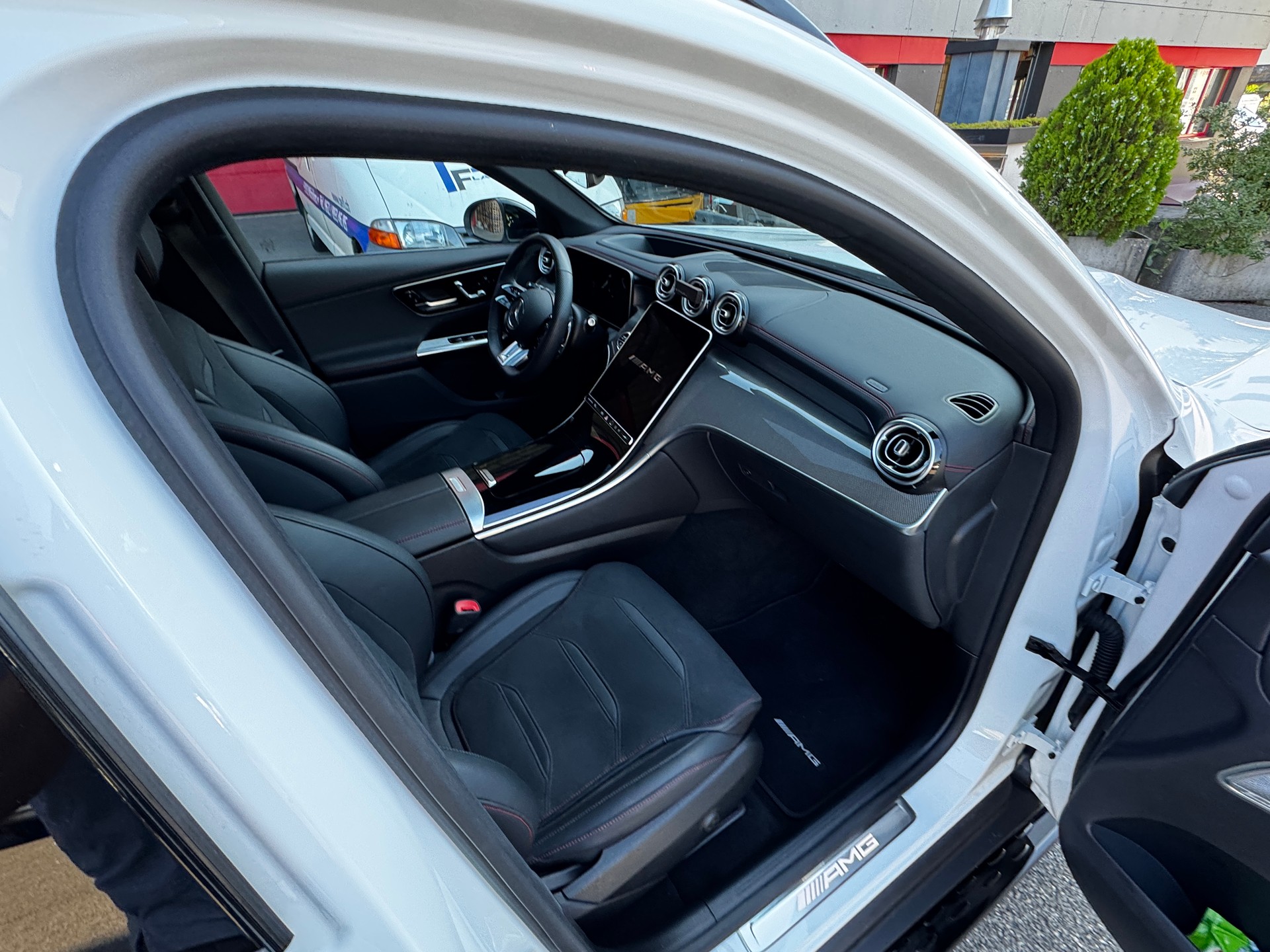 MERCEDES-BENZ GLC 43 AMG Executive Edition 4Matic 9G-Tronic-image-11