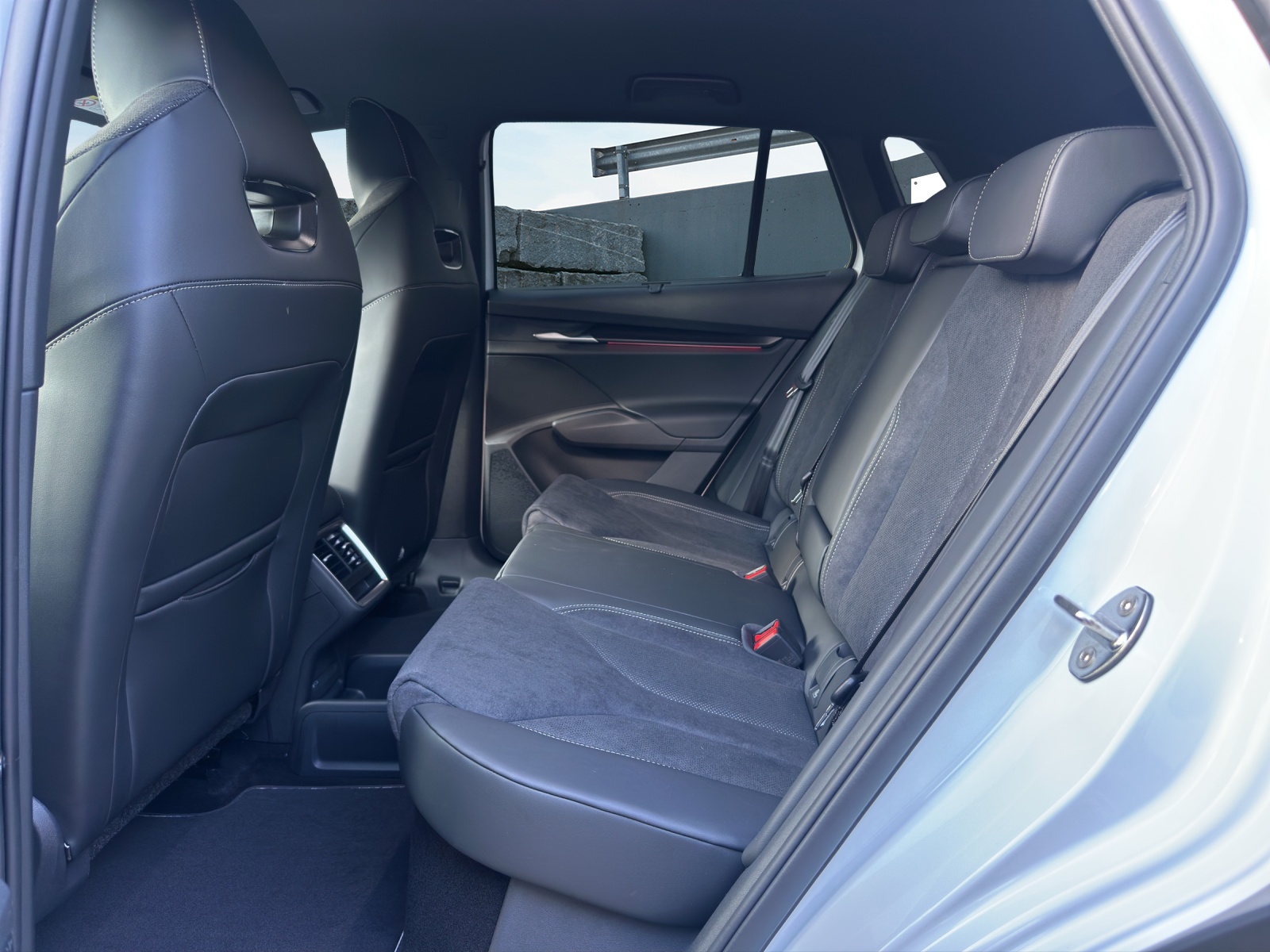 SKODA Elroq 85x Sportline 4x4-image-7