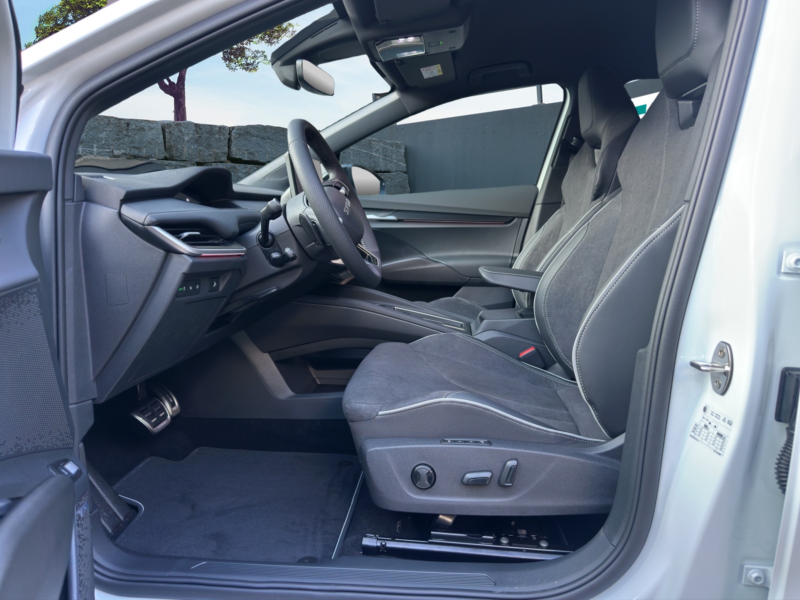 SKODA Elroq 85x Sportline 4x4-image-6