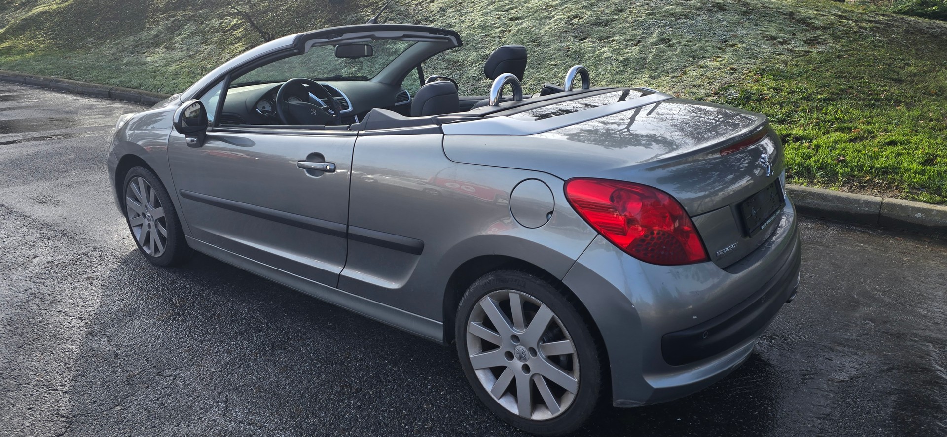 PEUGEOT 207 CC 1.6 16V Turbo Platinium Edition-image-5