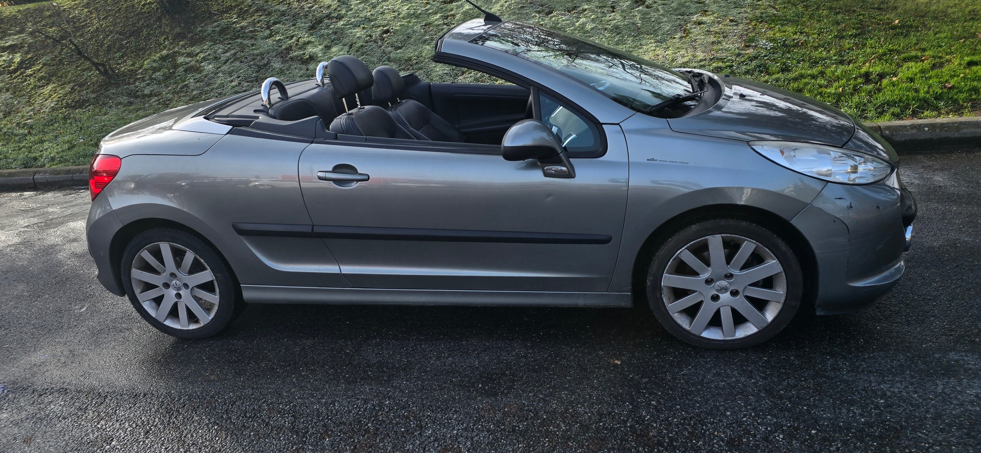 PEUGEOT 207 CC 1.6 16V Turbo Platinium Edition-image-6