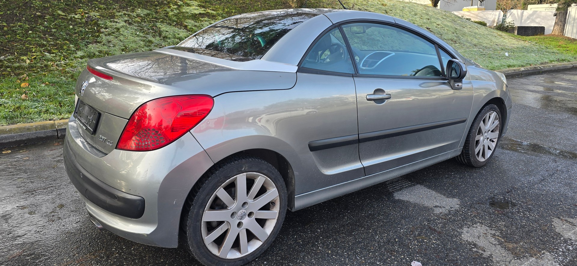 PEUGEOT 207 CC 1.6 16V Turbo Platinium Edition-image-10