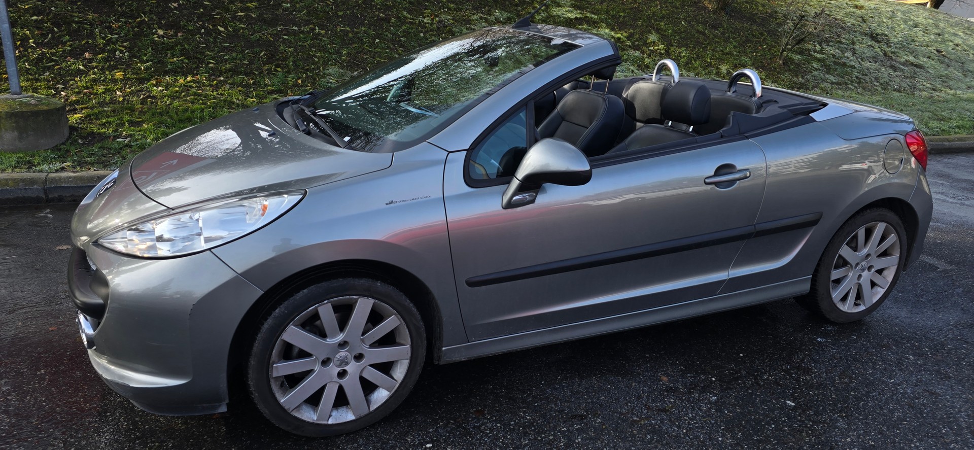 PEUGEOT 207 CC 1.6 16V Turbo Platinium Edition-image-2