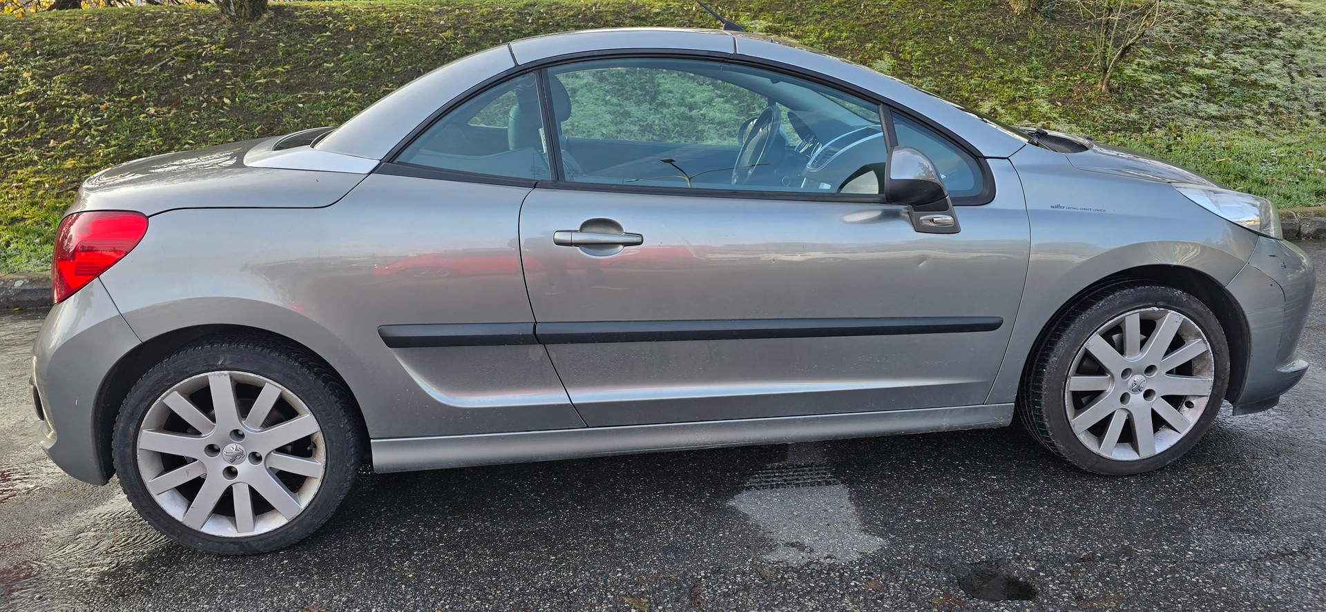 PEUGEOT 207 CC 1.6 16V Turbo Platinium Edition-image-9
