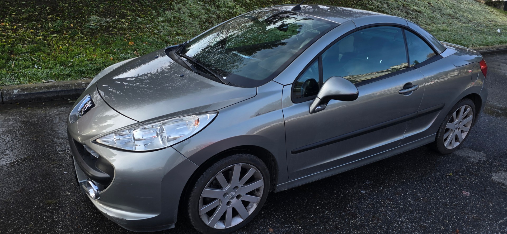 PEUGEOT 207 CC 1.6 16V Turbo Platinium Edition-image-1