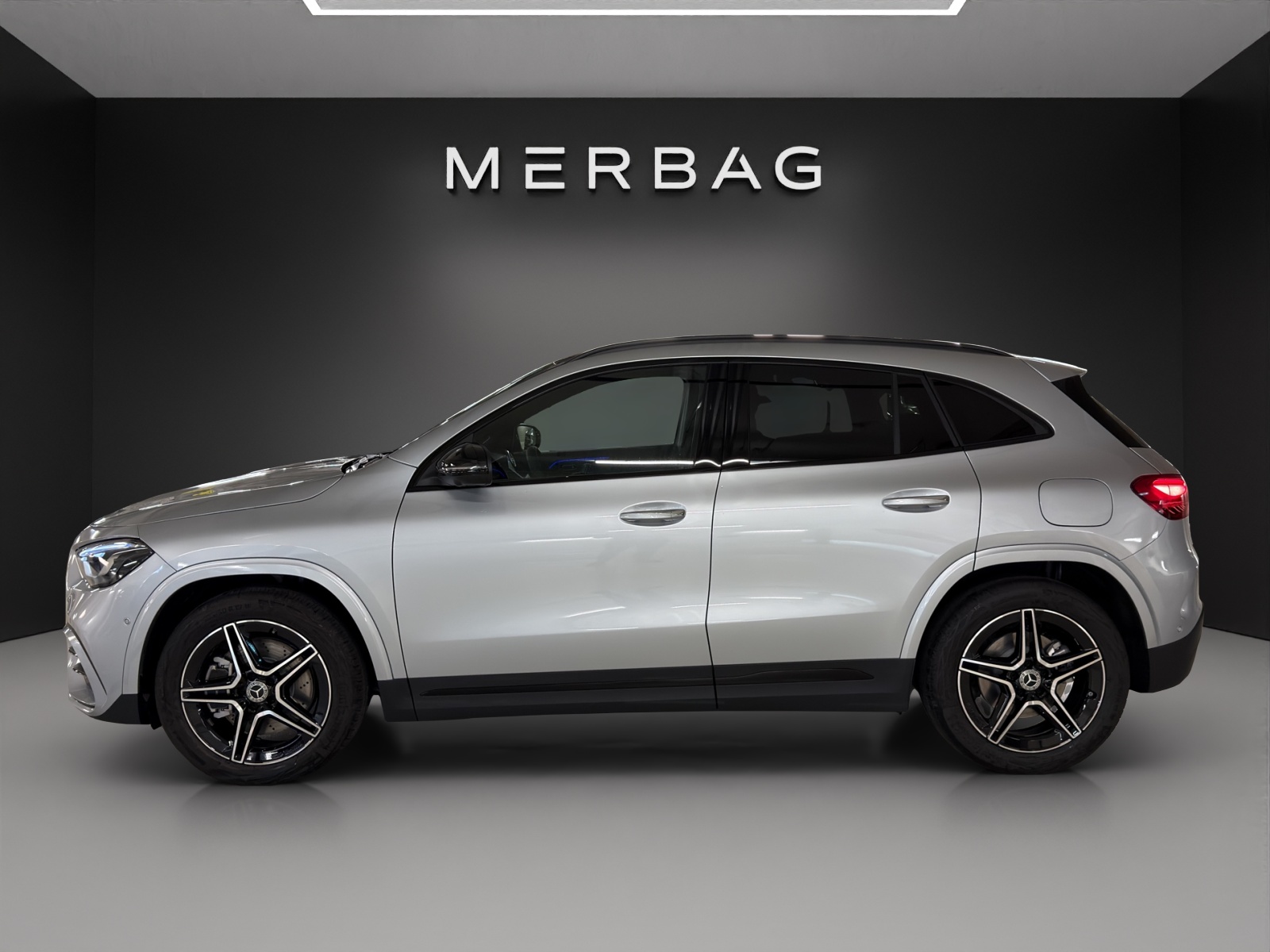 MERCEDES-BENZ GLA 220d 4Matic 8G-DCT-image-3