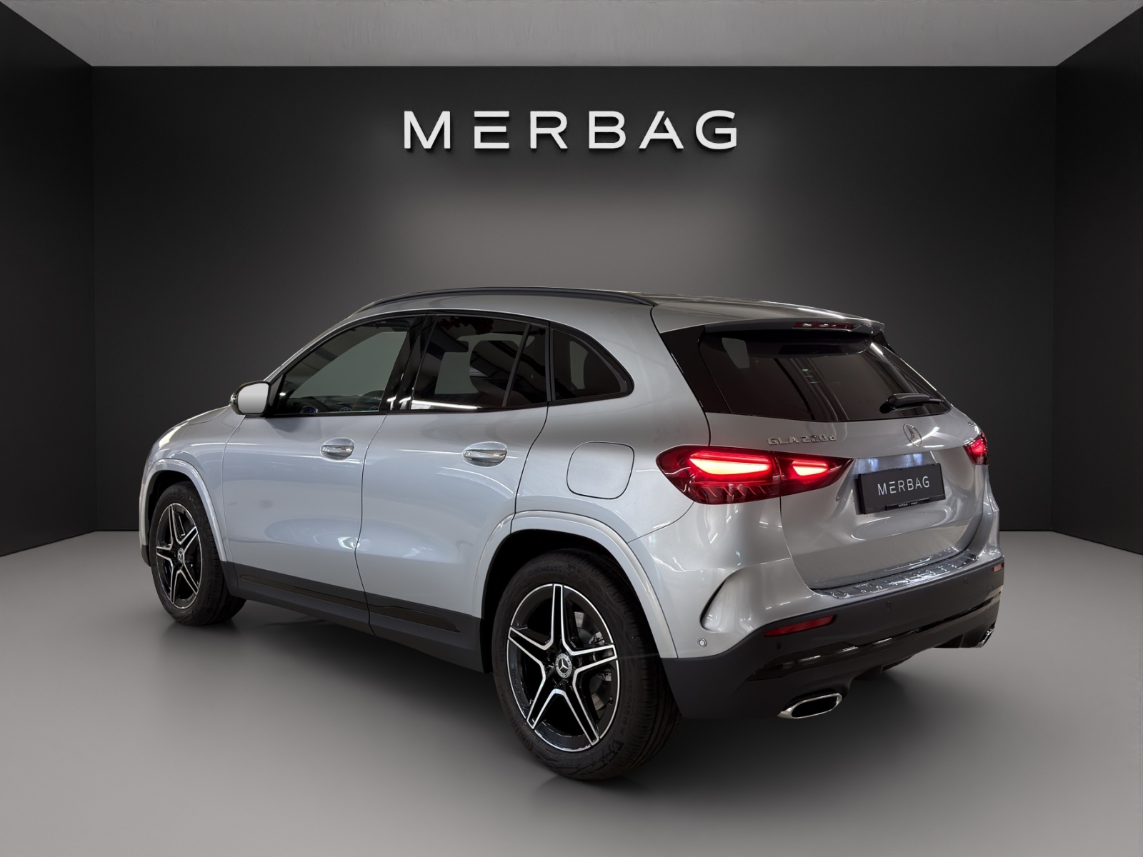 MERCEDES-BENZ GLA 220d 4Matic 8G-DCT-image-4