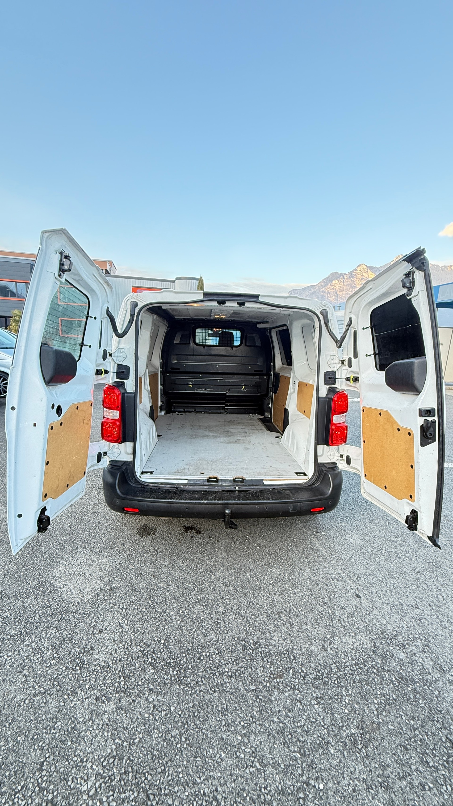 CITROEN Jumpy 2.0 BlueHDi 180 S&S M Komfort EAT6-image-9