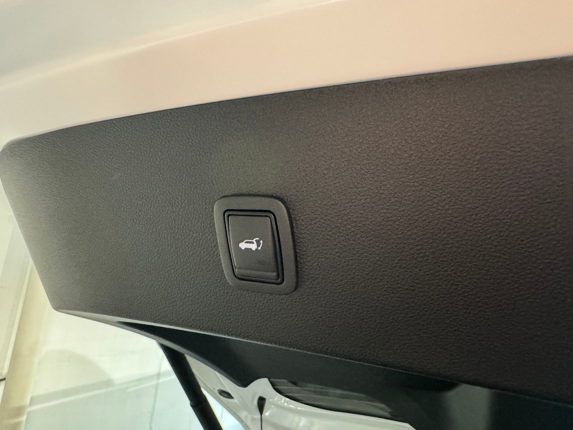 RENAULT R4 E-TECH ELECTRIC iconic 150PS Comfort Range-image-25