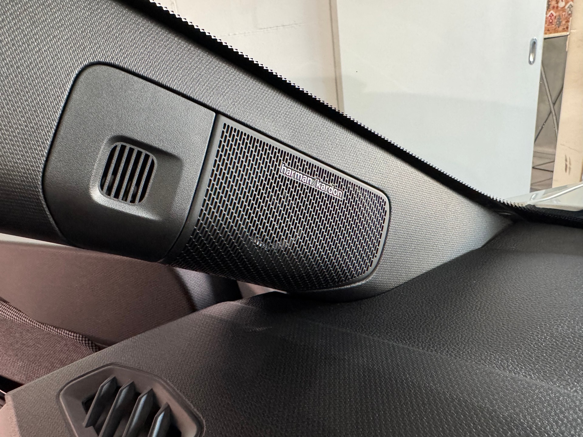 RENAULT R4 E-TECH ELECTRIC iconic 150PS Comfort Range-image-21