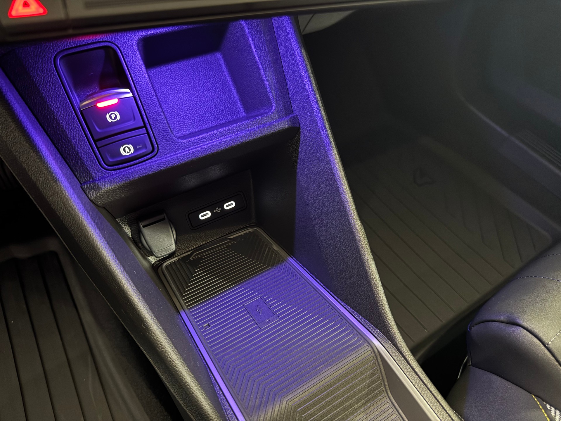 RENAULT R4 E-TECH ELECTRIC iconic 150PS Comfort Range-image-19