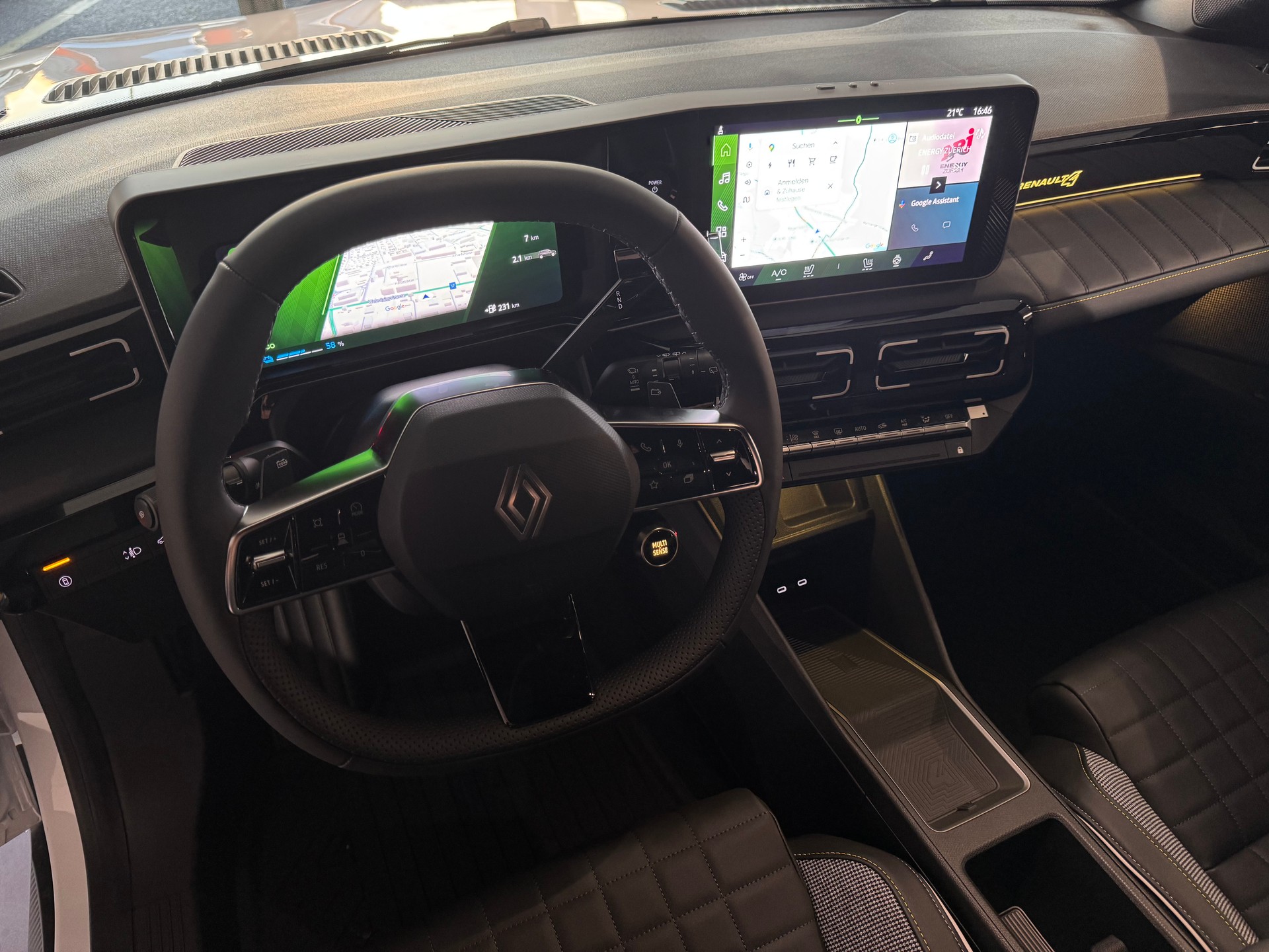 RENAULT R4 E-TECH ELECTRIC iconic 150PS Comfort Range-image-12
