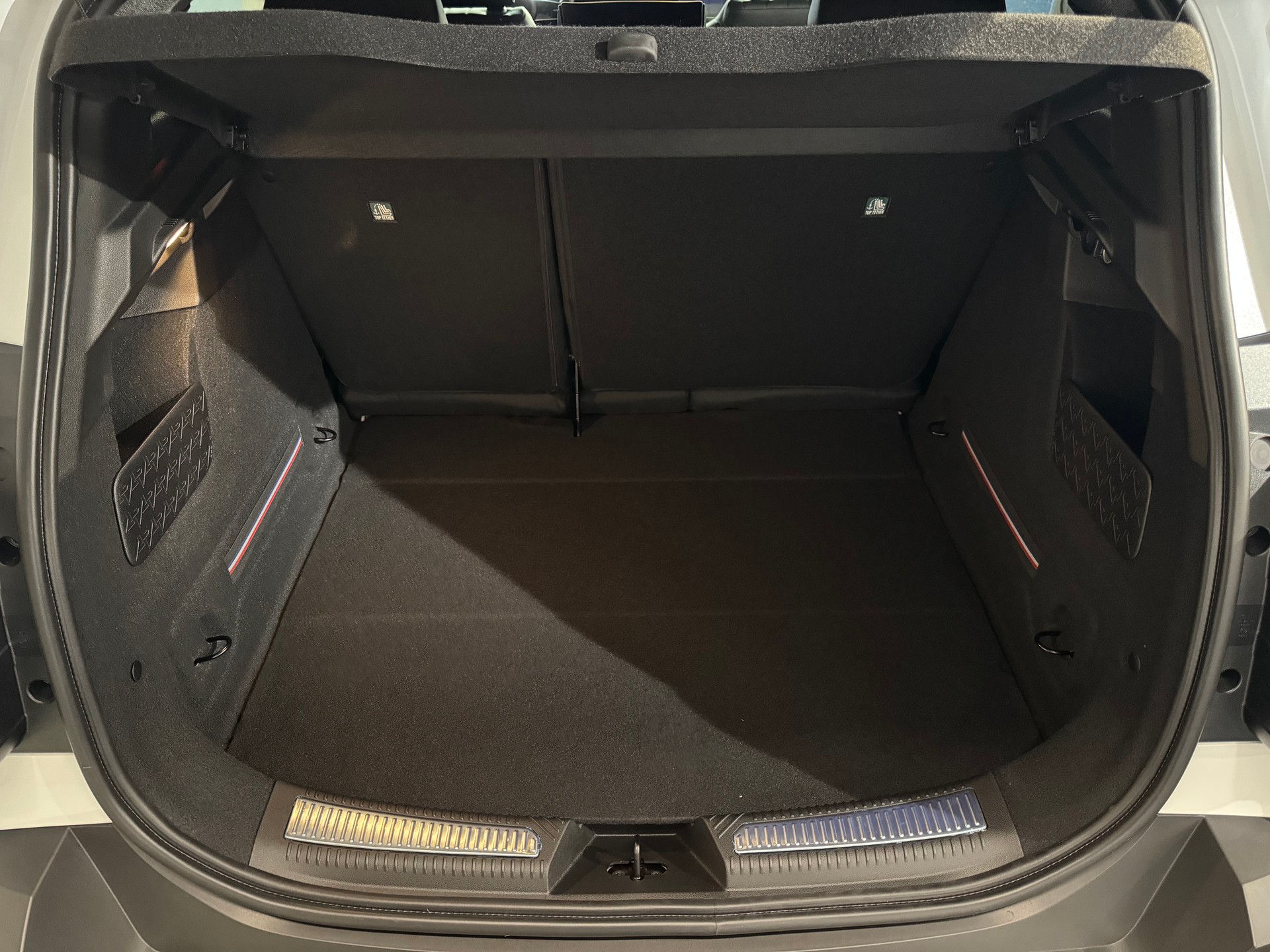RENAULT R4 E-TECH ELECTRIC iconic 150PS Comfort Range-image-24