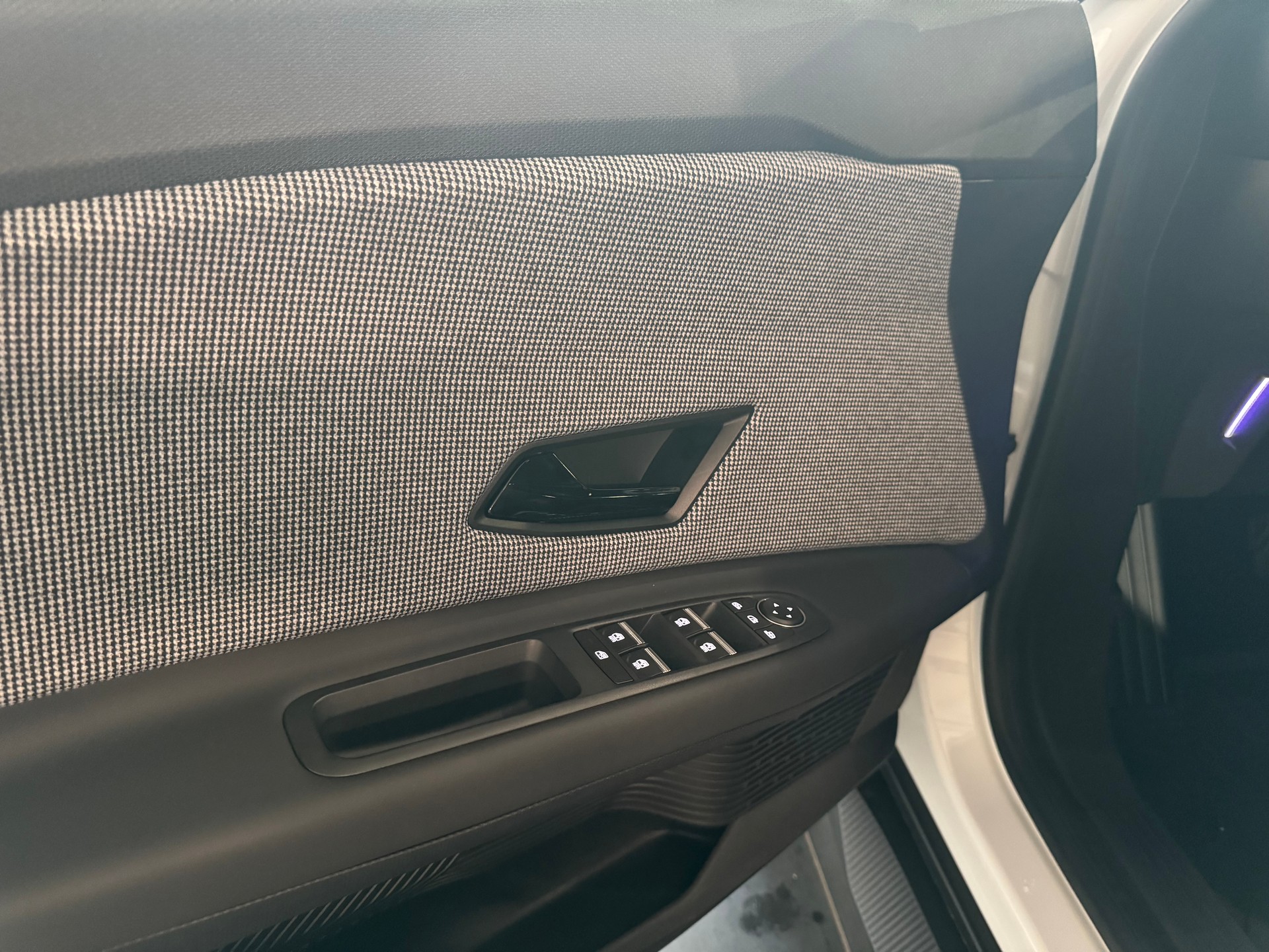 RENAULT R4 E-TECH ELECTRIC iconic 150PS Comfort Range-image-22