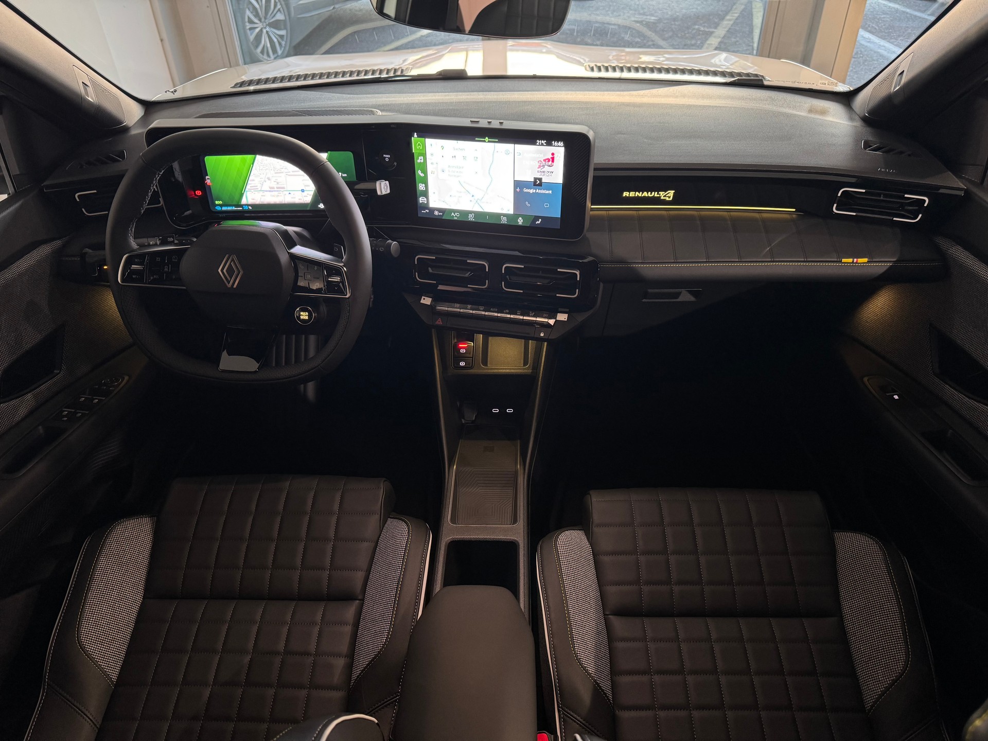 RENAULT R4 E-TECH ELECTRIC iconic 150PS Comfort Range-image-7