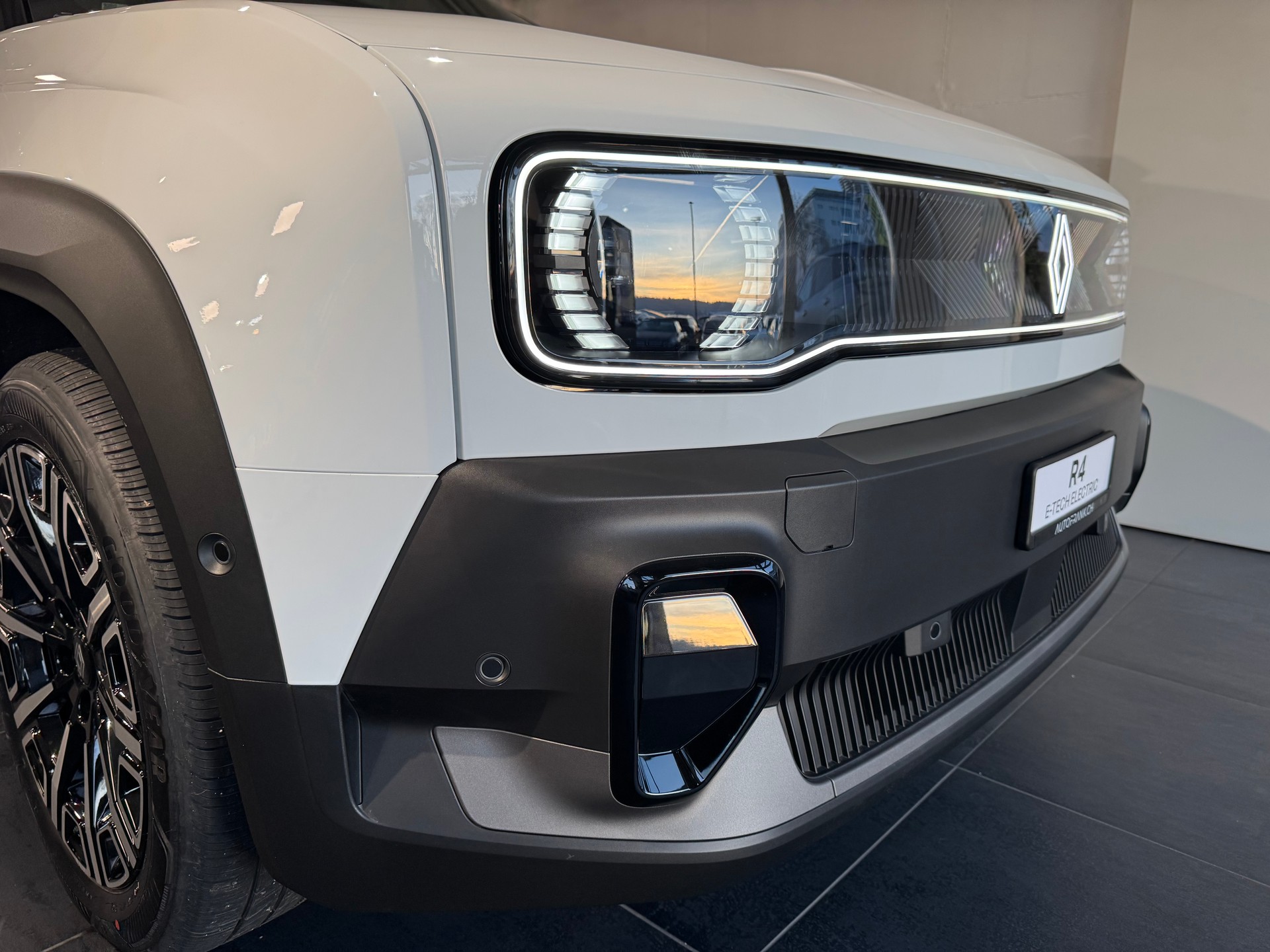 RENAULT R4 E-TECH ELECTRIC iconic 150PS Comfort Range-image-28
