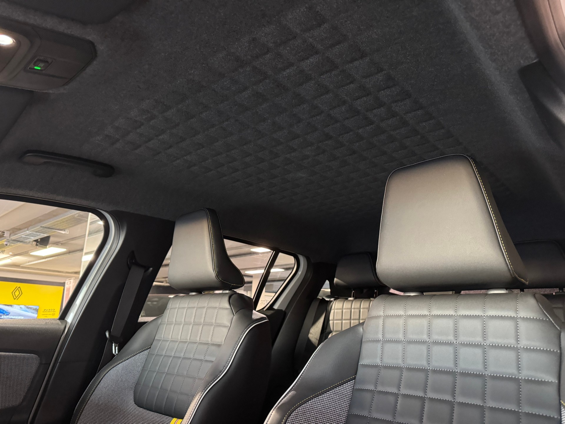 RENAULT R4 E-TECH ELECTRIC iconic 150PS Comfort Range-image-9