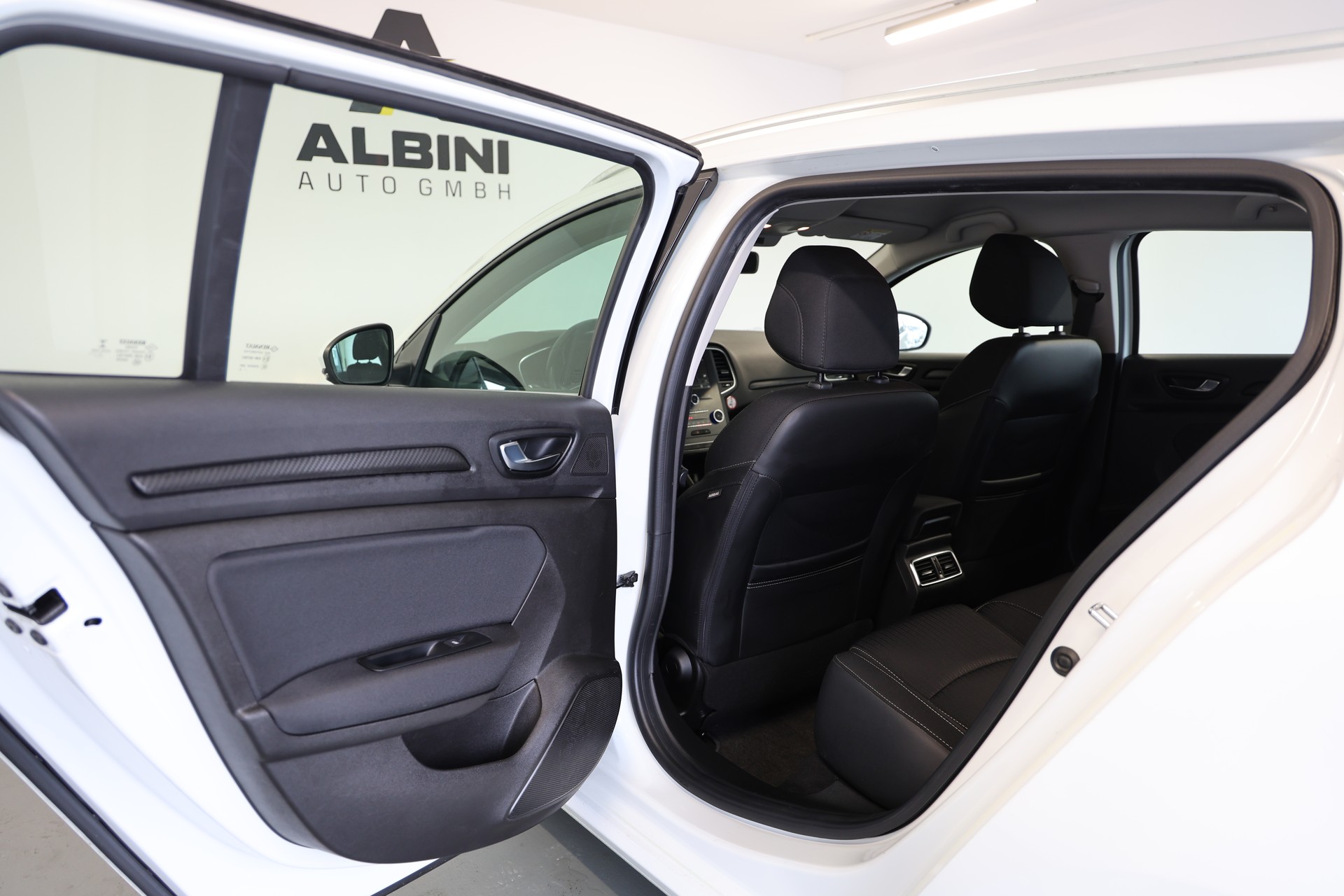 RENAULT Mégane Grandtour 1.5 dCi Business EDC-image-13