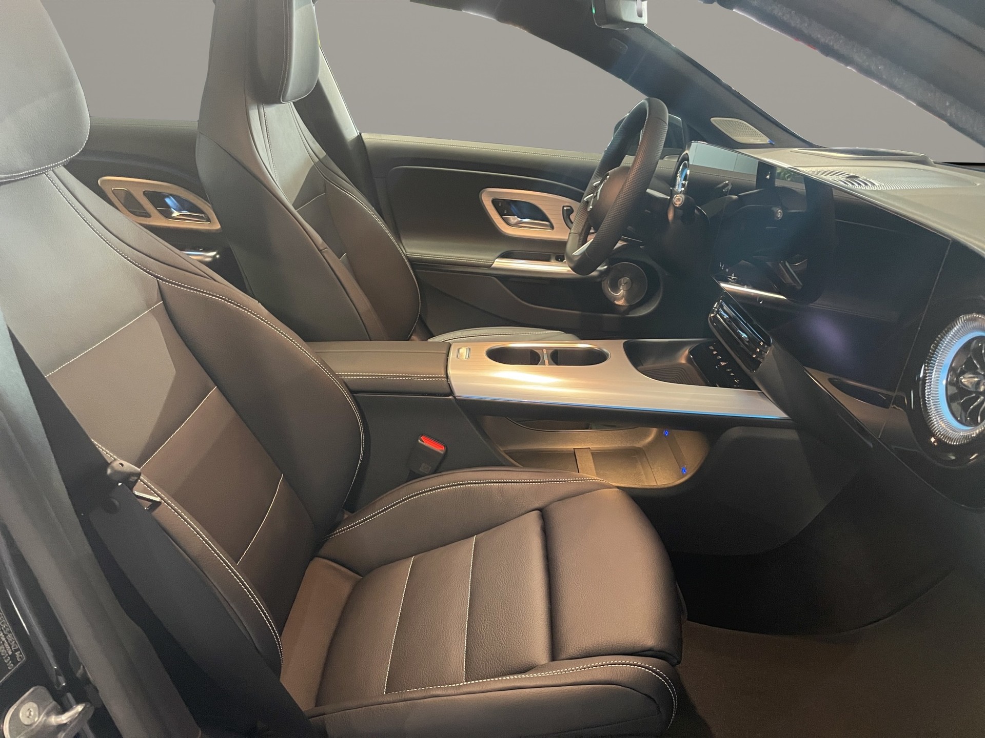 MERCEDES-BENZ CLA 220 8G-DCT 4Matic-image-9