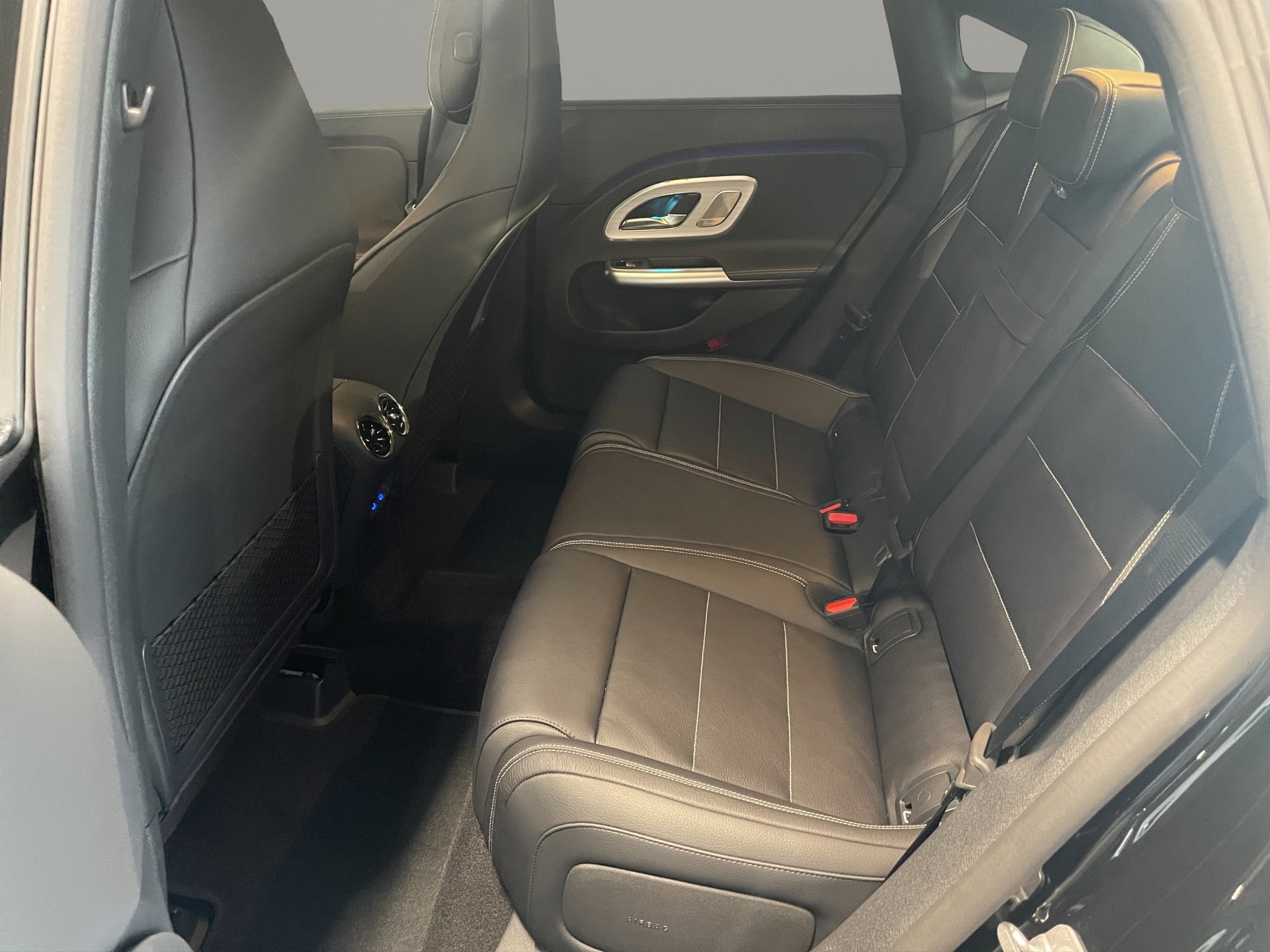 MERCEDES-BENZ CLA 220 8G-DCT 4Matic-image-10