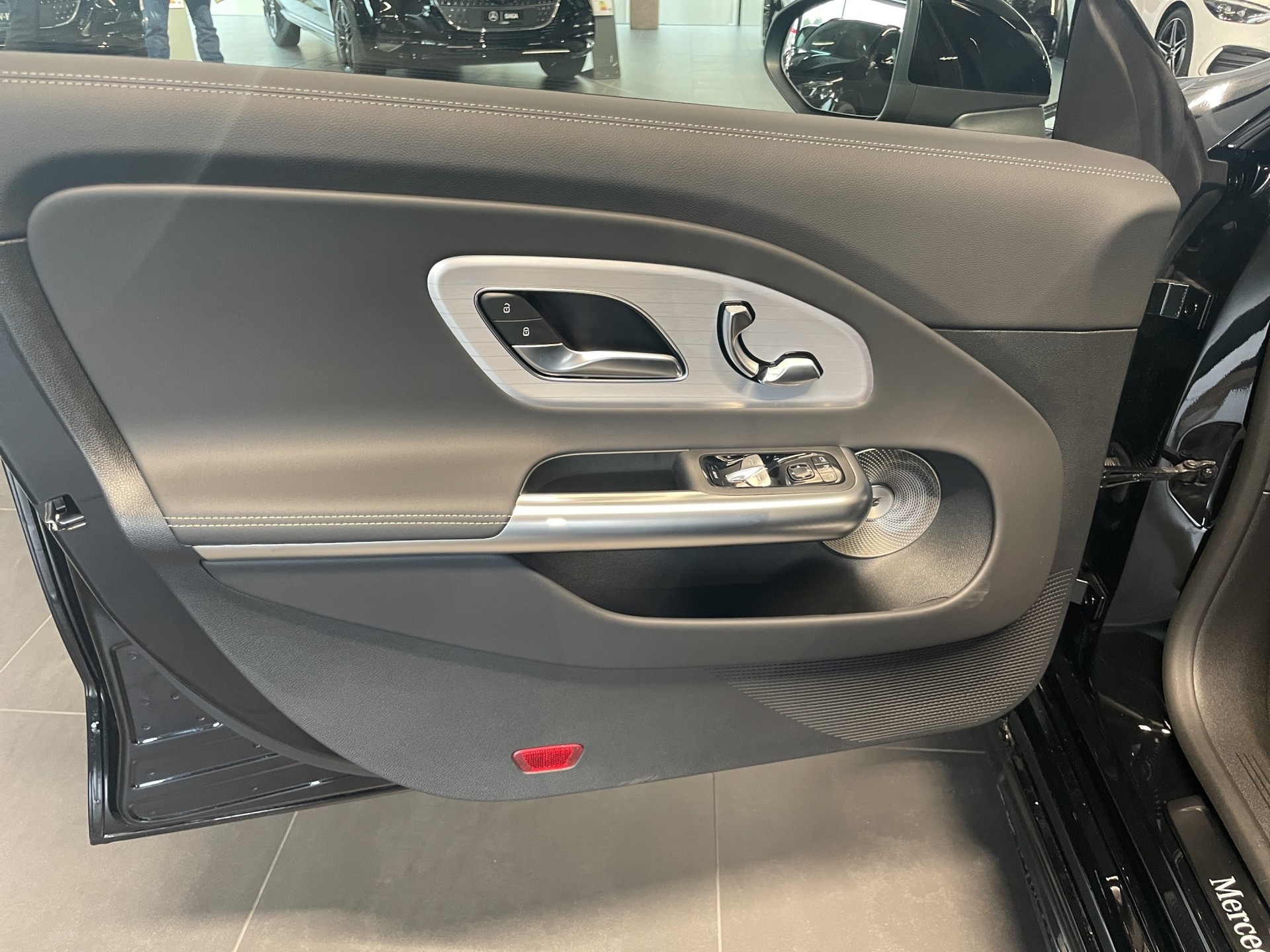 MERCEDES-BENZ CLA 220 8G-DCT 4Matic-image-11