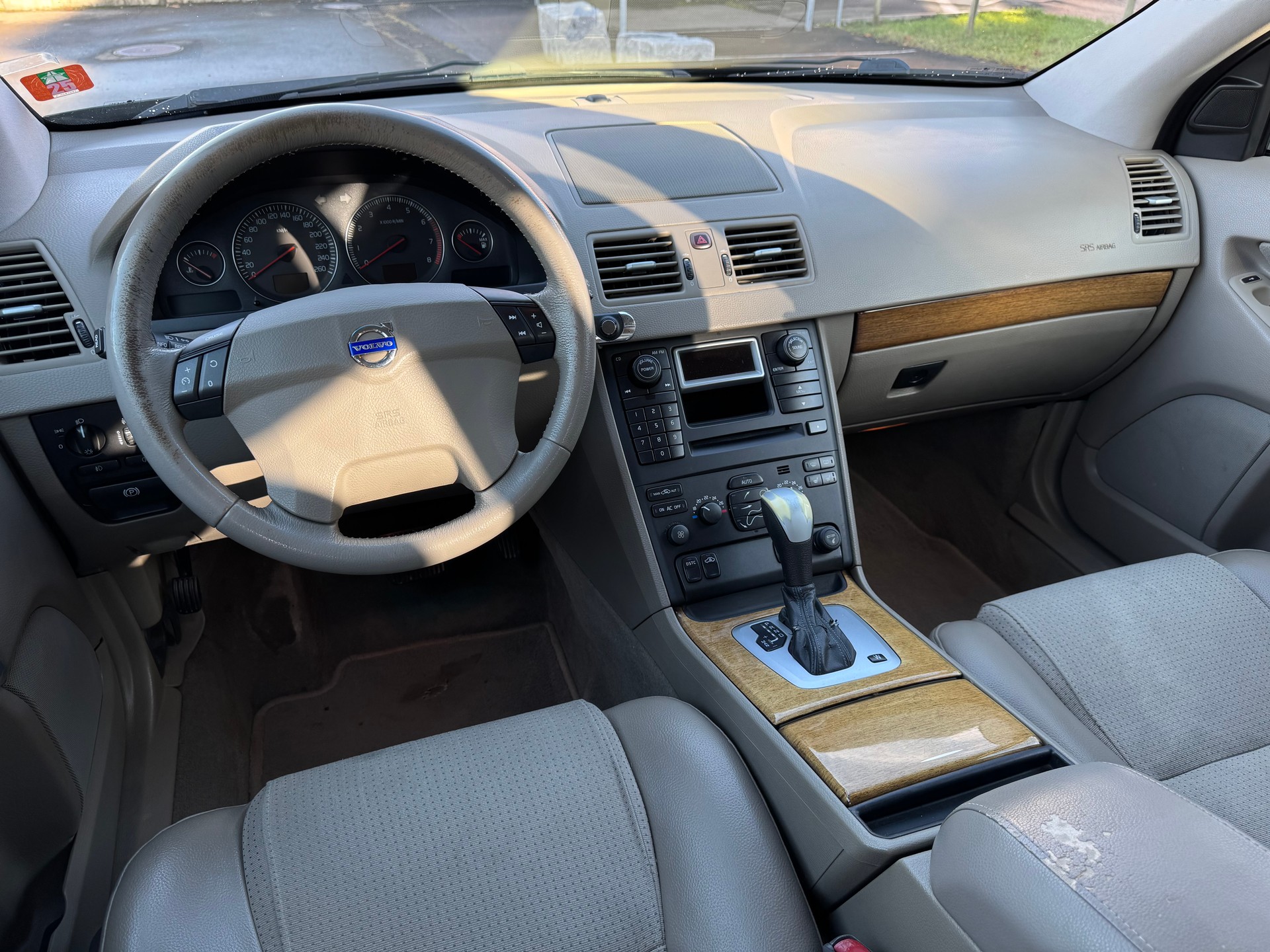 VOLVO XC90 2.5T AWD Geartronic-image-11
