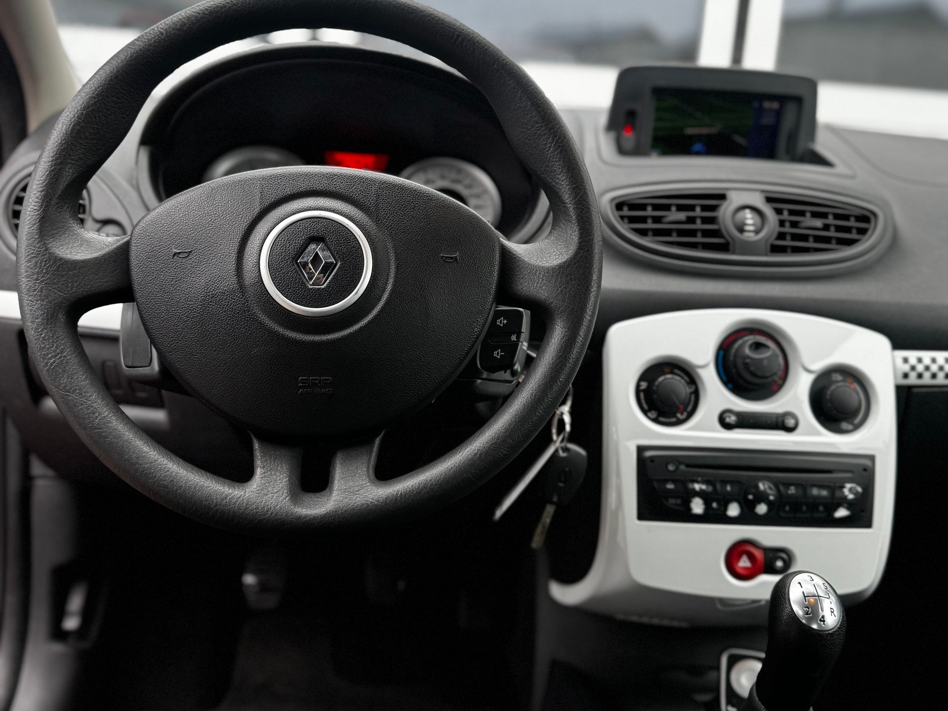 RENAULT Clio 1.2 16V Turbo Night&Day-image-9