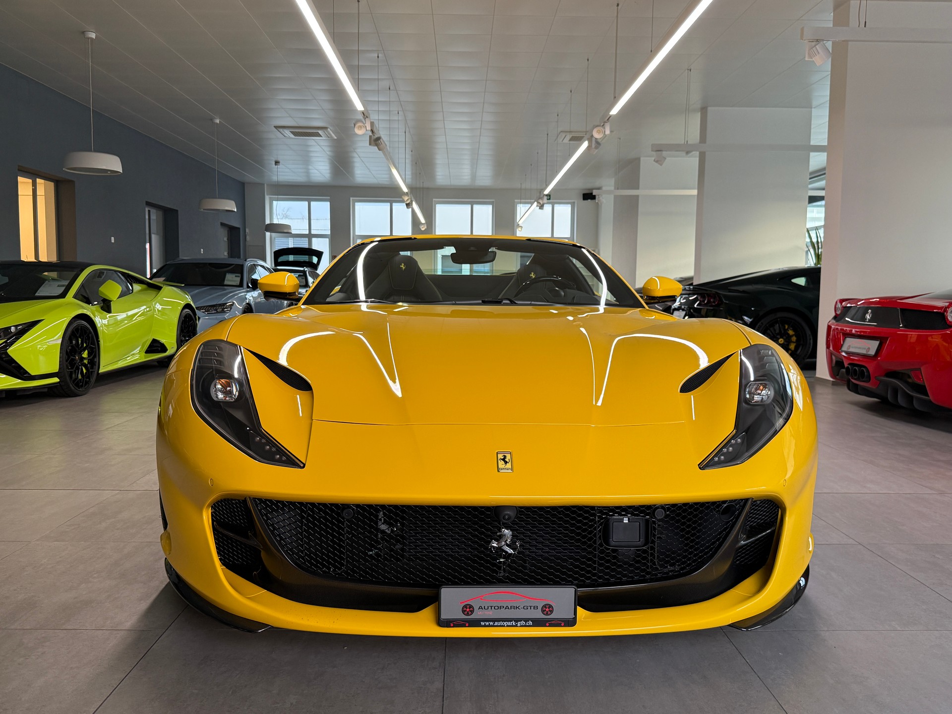 FERRARI 812 GTS-showroom-element-2