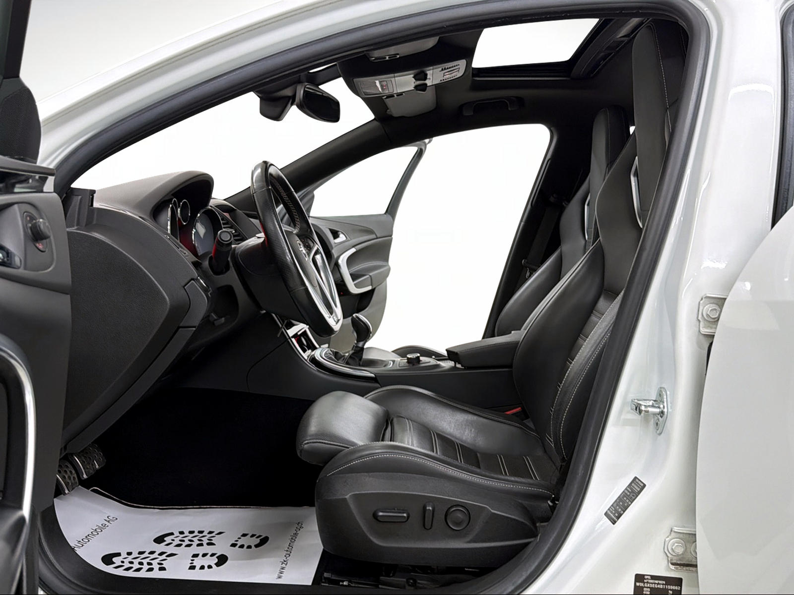 OPEL Insignia 2.8 Turbo 325PS OPC Olympic White 4WD / OPC Recaro Sportledersitze / Glasdach / Infinity Sound /-image-5