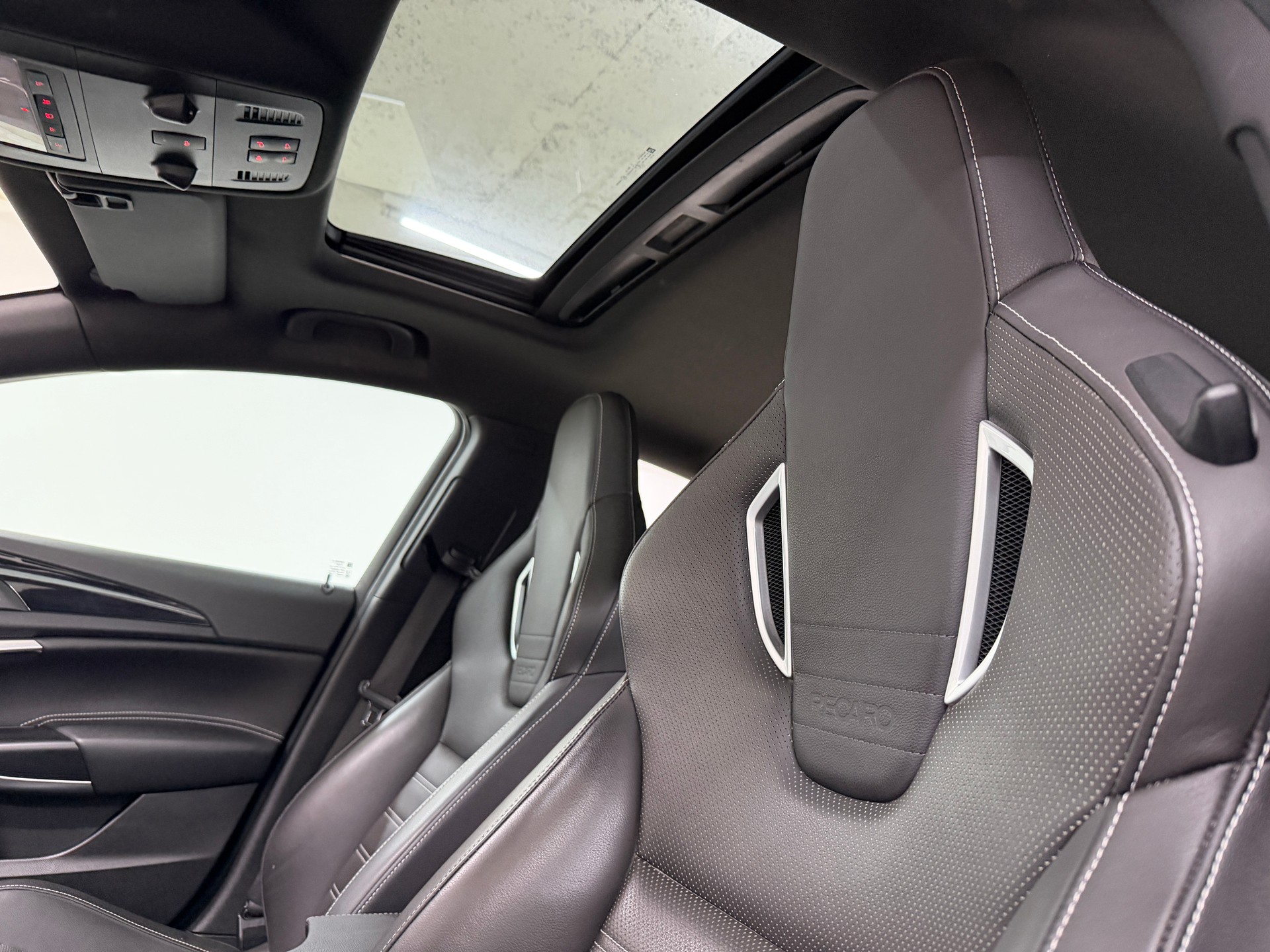 OPEL Insignia 2.8 Turbo 325PS OPC Olympic White 4WD / OPC Recaro Sportledersitze / Glasdach / Infinity Sound /-image-7