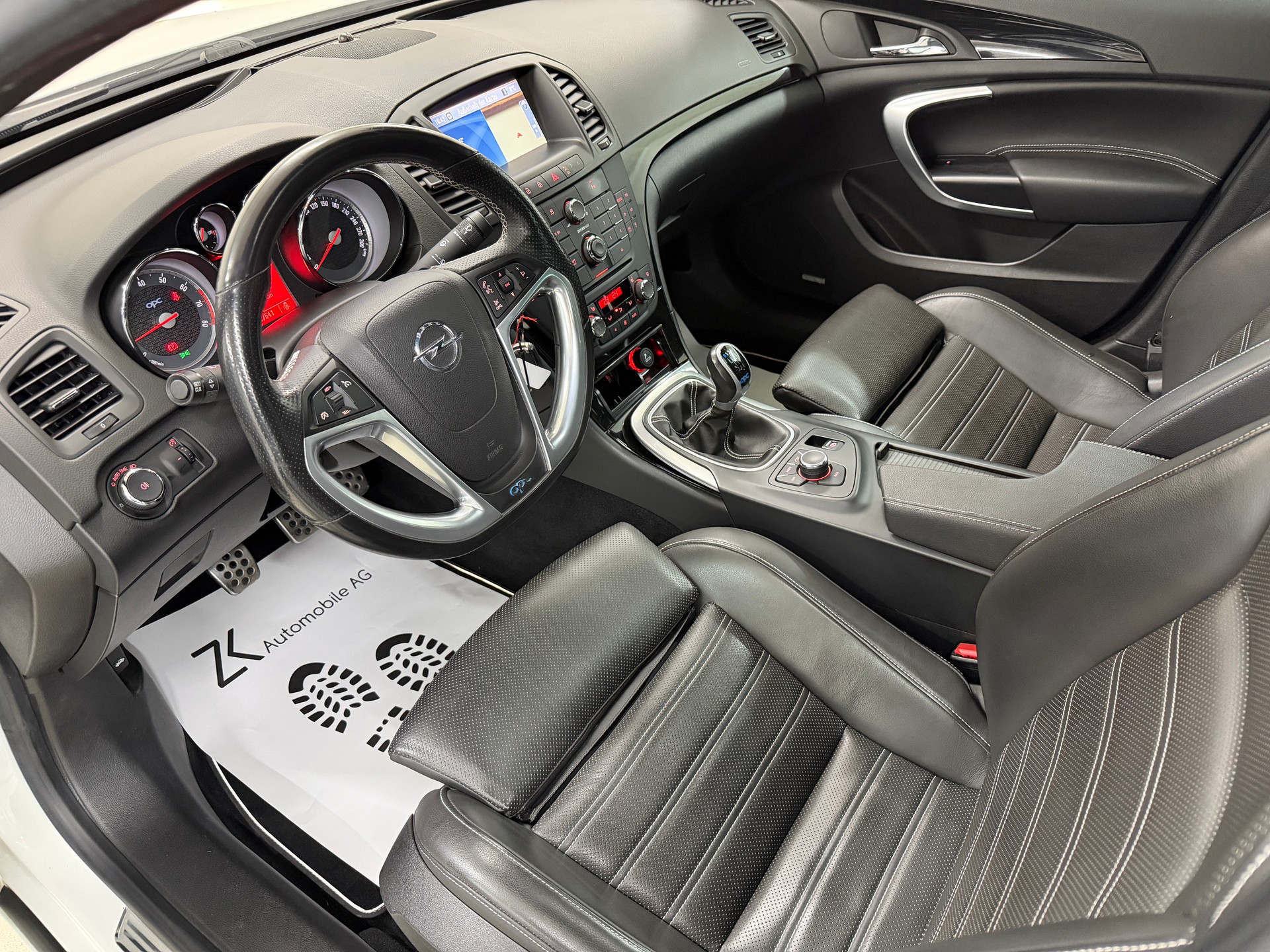 OPEL Insignia 2.8 Turbo 325PS OPC Olympic White 4WD / OPC Recaro Sportledersitze / Glasdach / Infinity Sound /-image-6