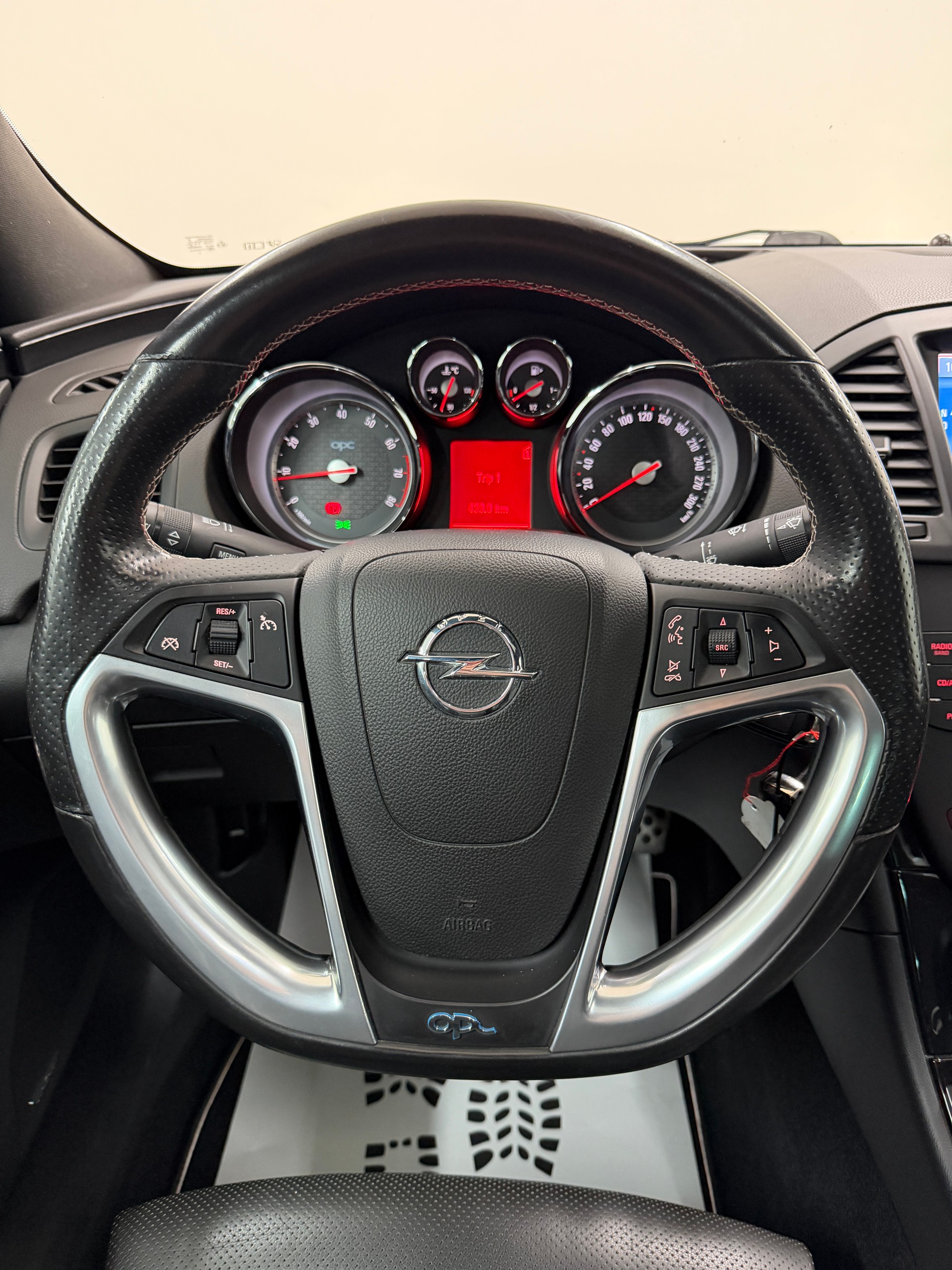 OPEL Insignia 2.8 Turbo 325PS OPC Olympic White 4WD / OPC Recaro Sportledersitze / Glasdach / Infinity Sound /-image-13