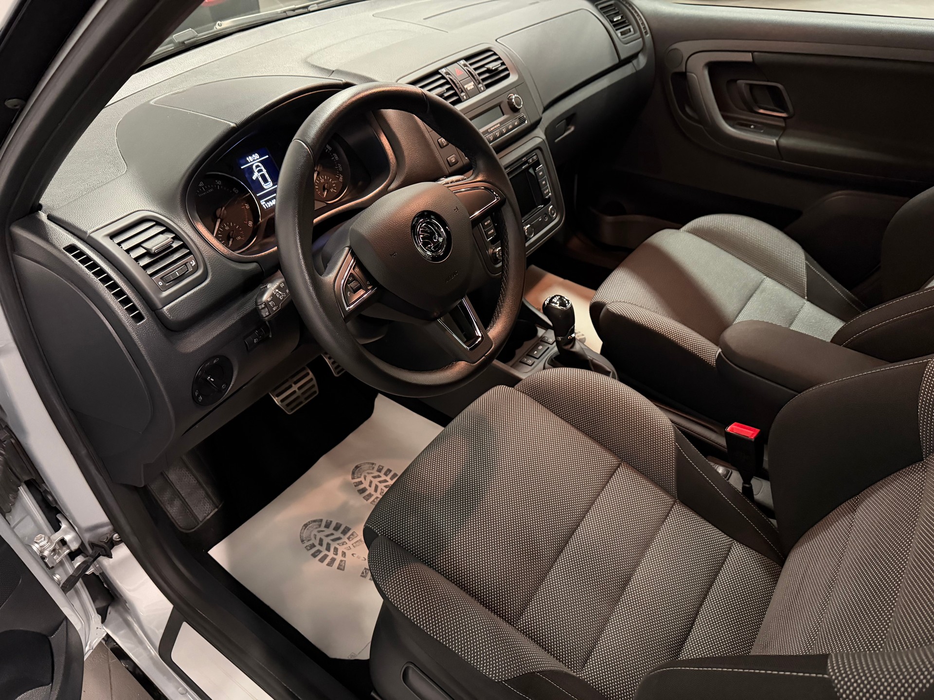 SKODA Fabia 1.2 TSI Monte Carlo Edition DSG-image-14