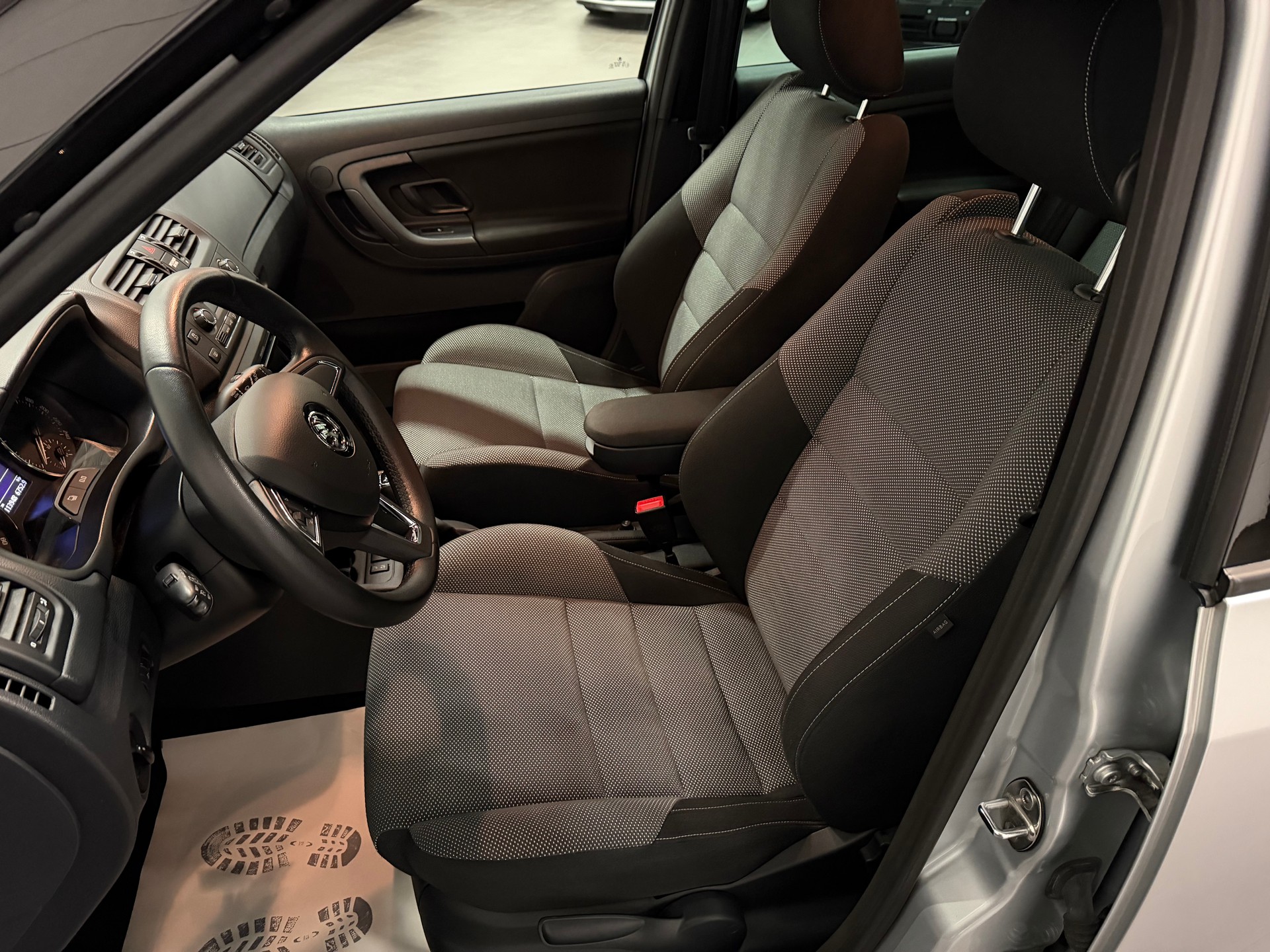 SKODA Fabia 1.2 TSI Monte Carlo Edition DSG-image-15