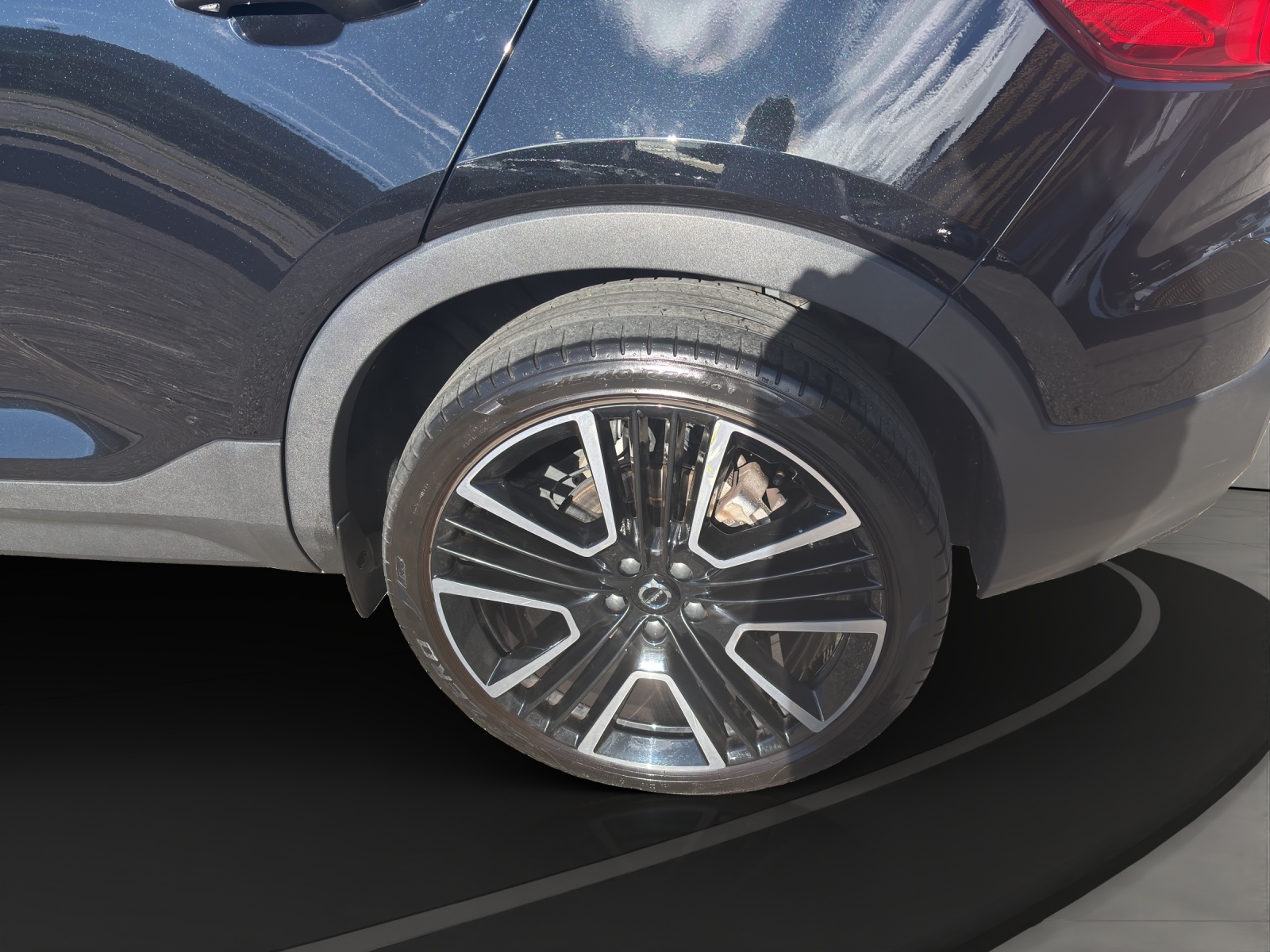VOLVO XC40 1.5 T4 PiH R-Design-image-3