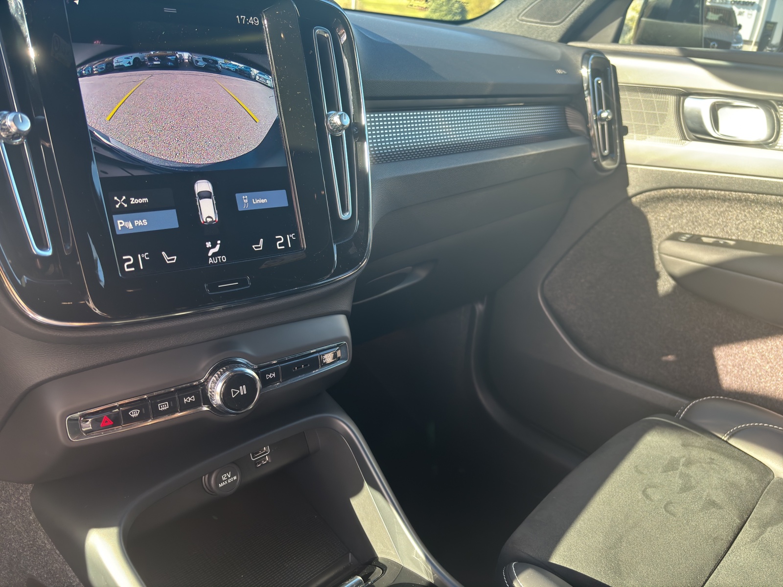 VOLVO XC40 1.5 T4 PiH R-Design-image-7