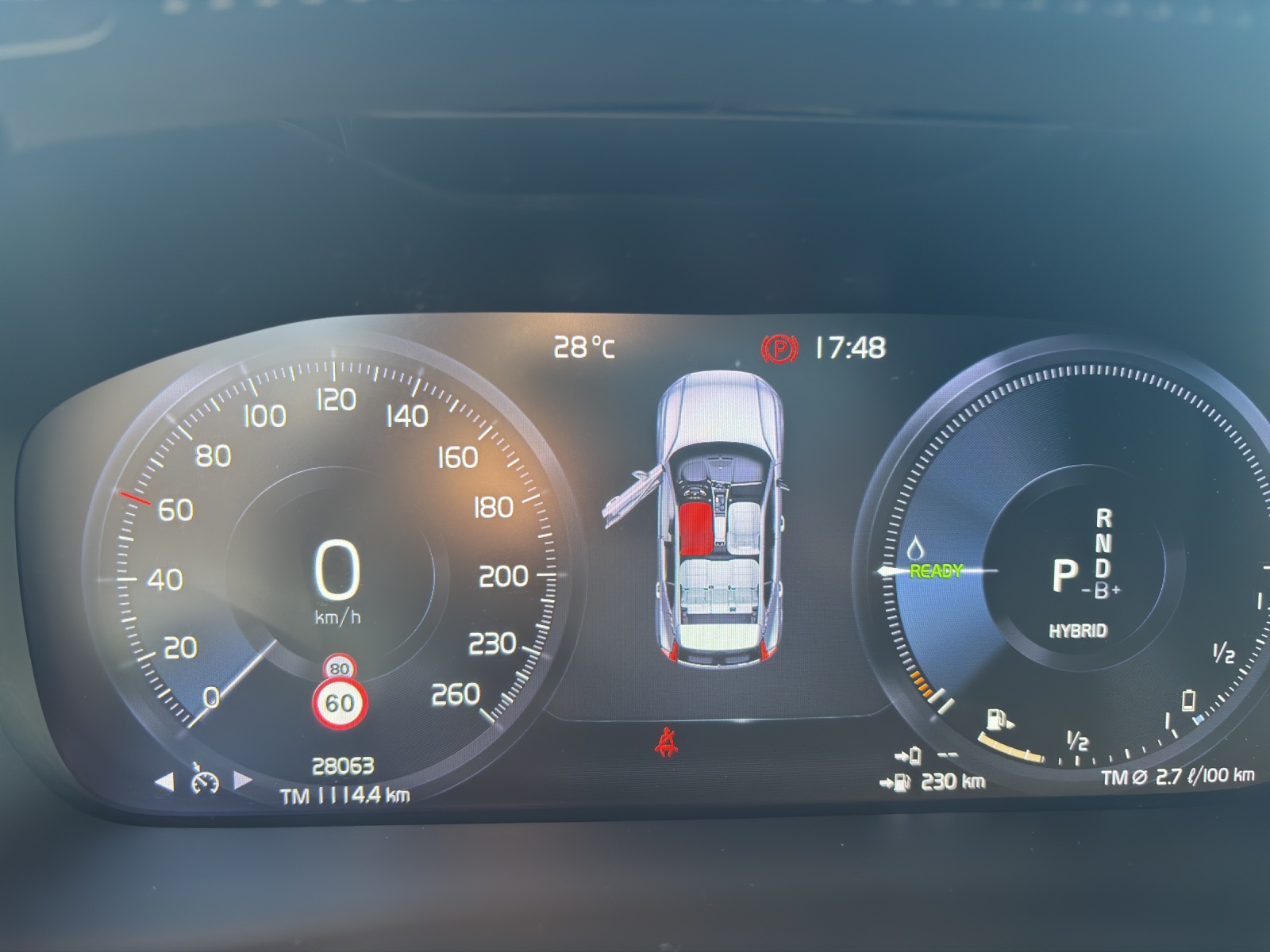 VOLVO XC40 1.5 T4 PiH R-Design-image-13