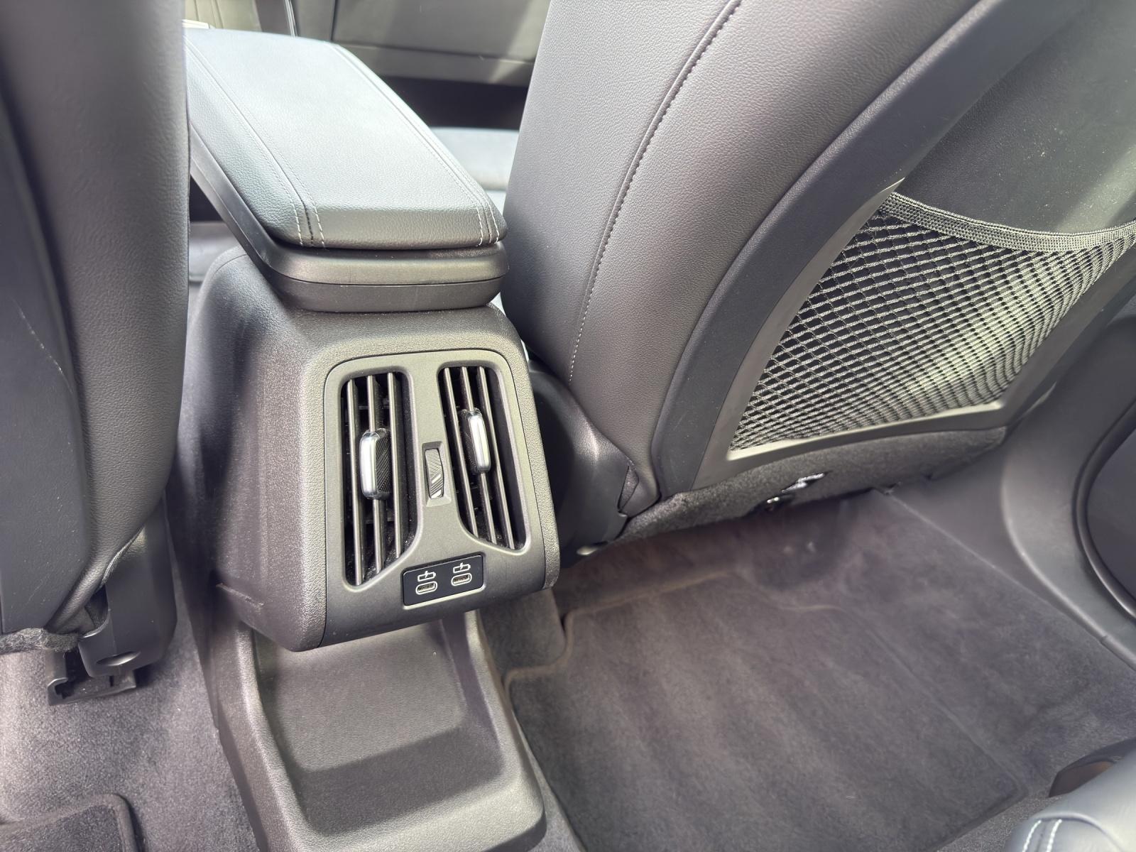 BMW 218d Active Tourer-image-16