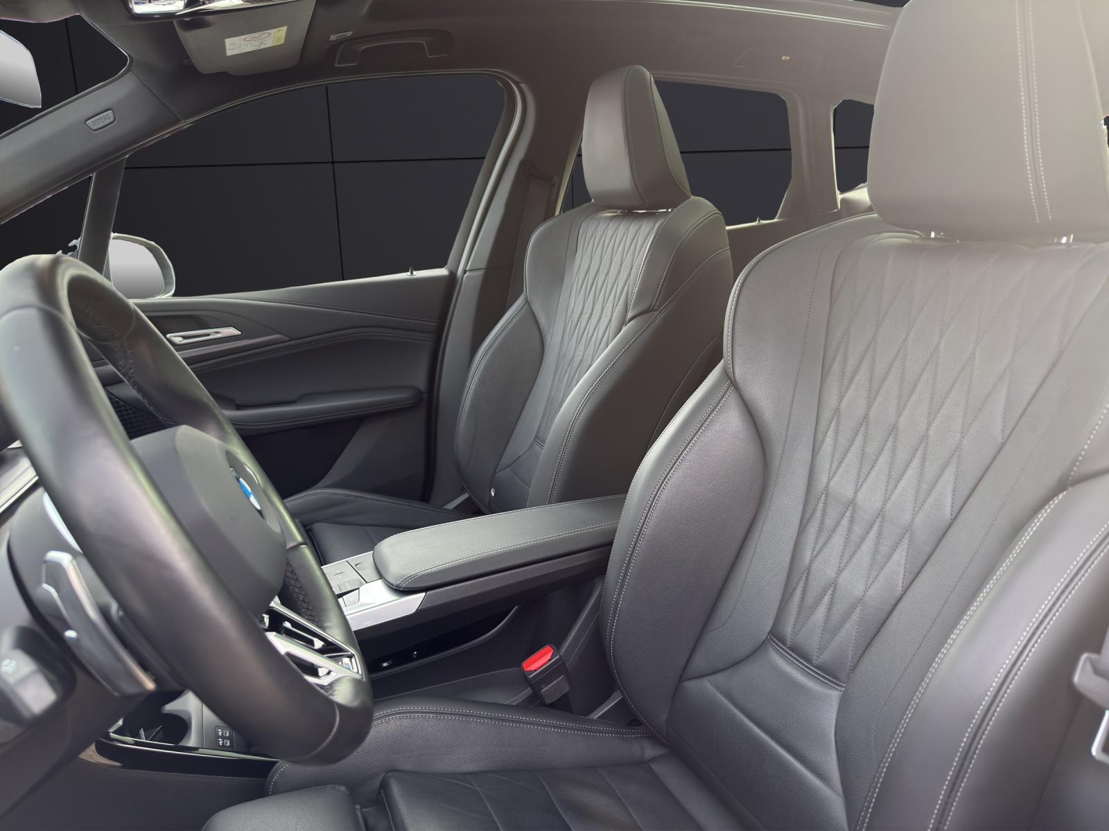 BMW 218d Active Tourer-image-1