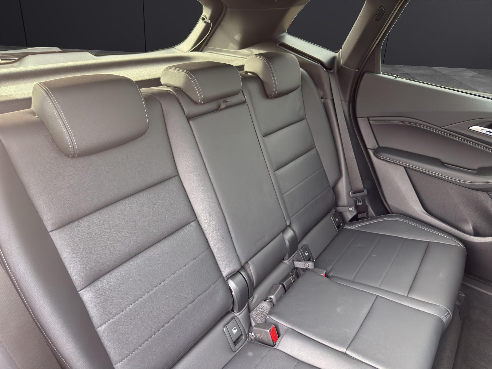 BMW 218d Active Tourer-image-11