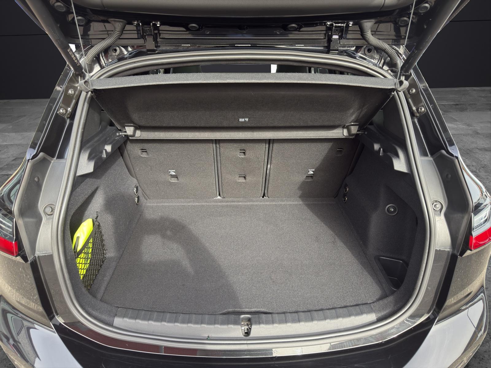 BMW 218d Active Tourer-image-5