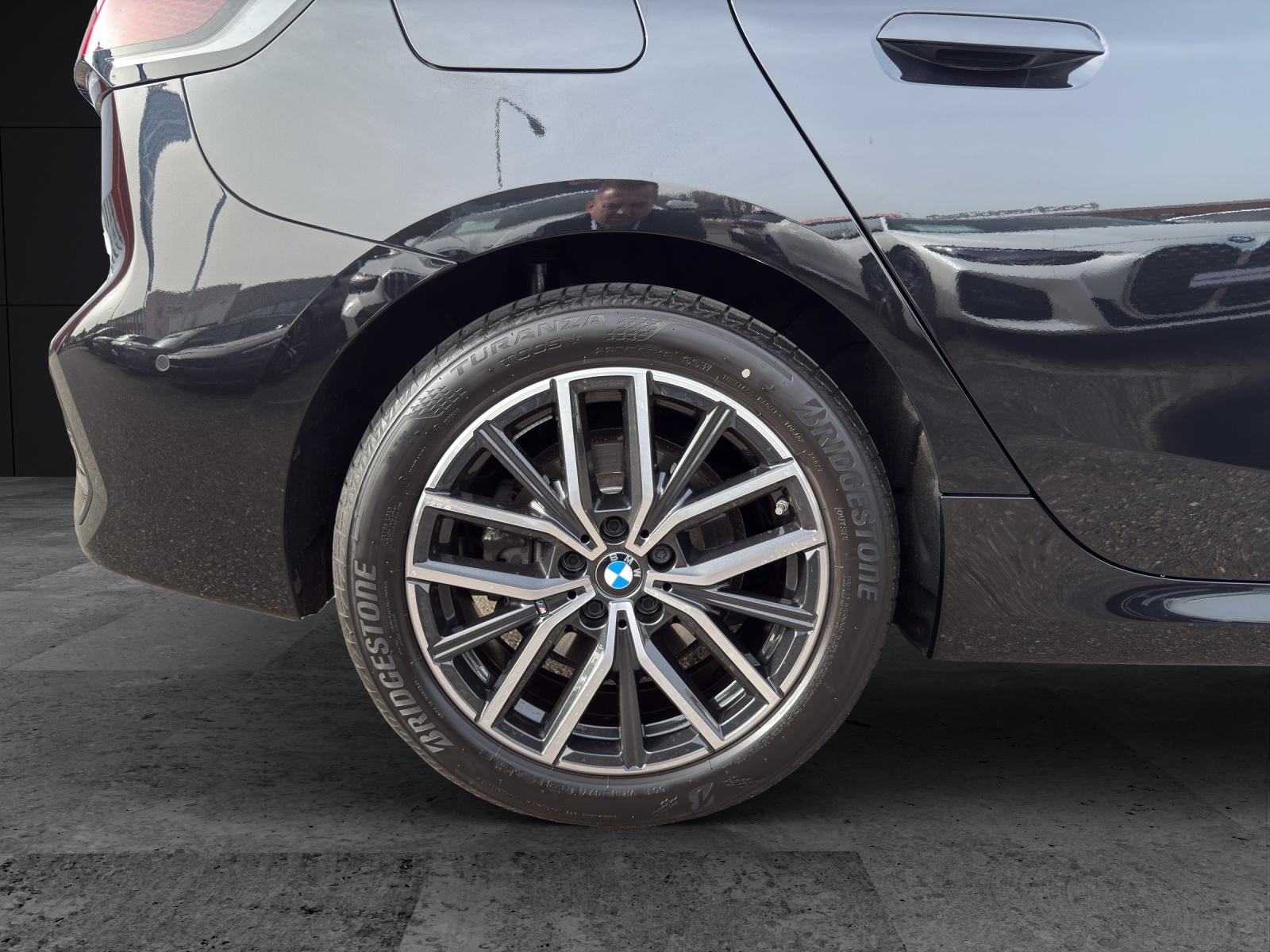 BMW 218d Active Tourer-image-8