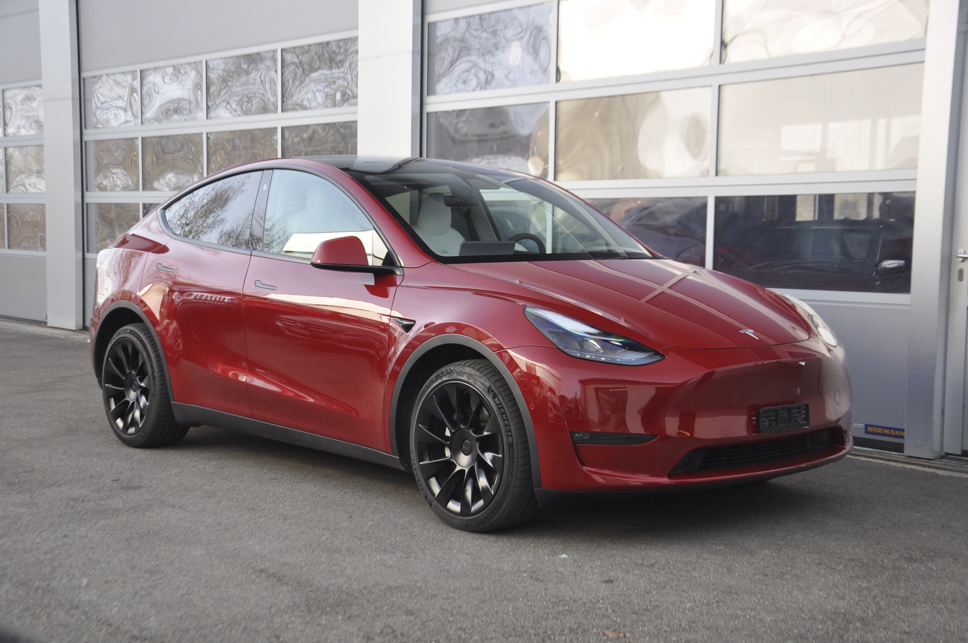 TESLA Model Y Long Range 4WD-image-0