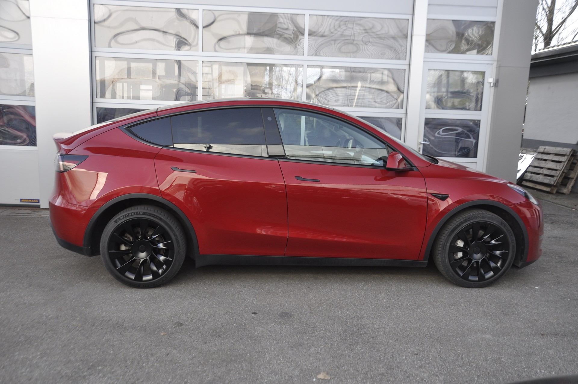 TESLA Model Y Long Range 4WD-image-1