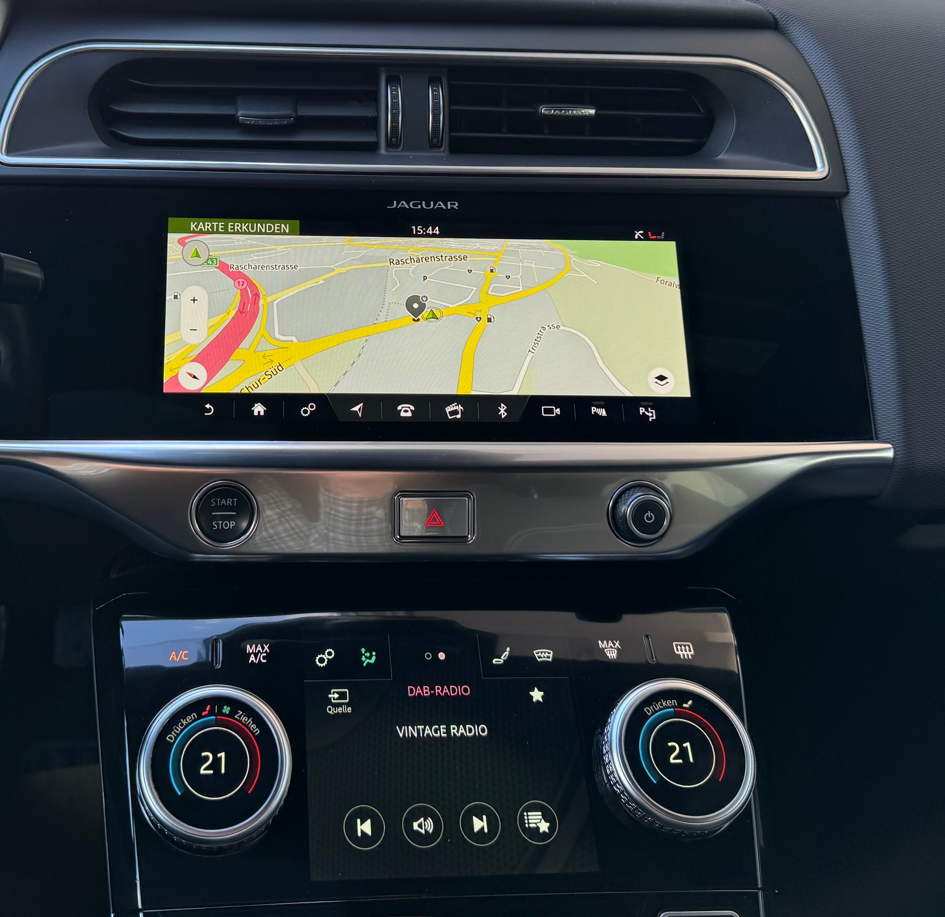 JAGUAR I-Pace EV400 SE AWD-image-16