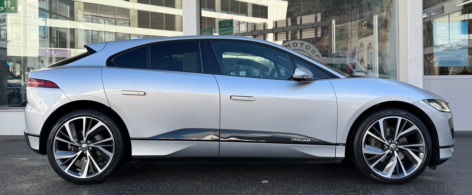 JAGUAR I-Pace EV400 SE AWD-image-1