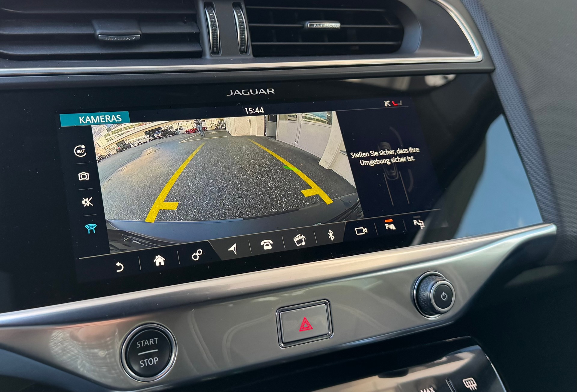 JAGUAR I-Pace EV400 SE AWD-image-17