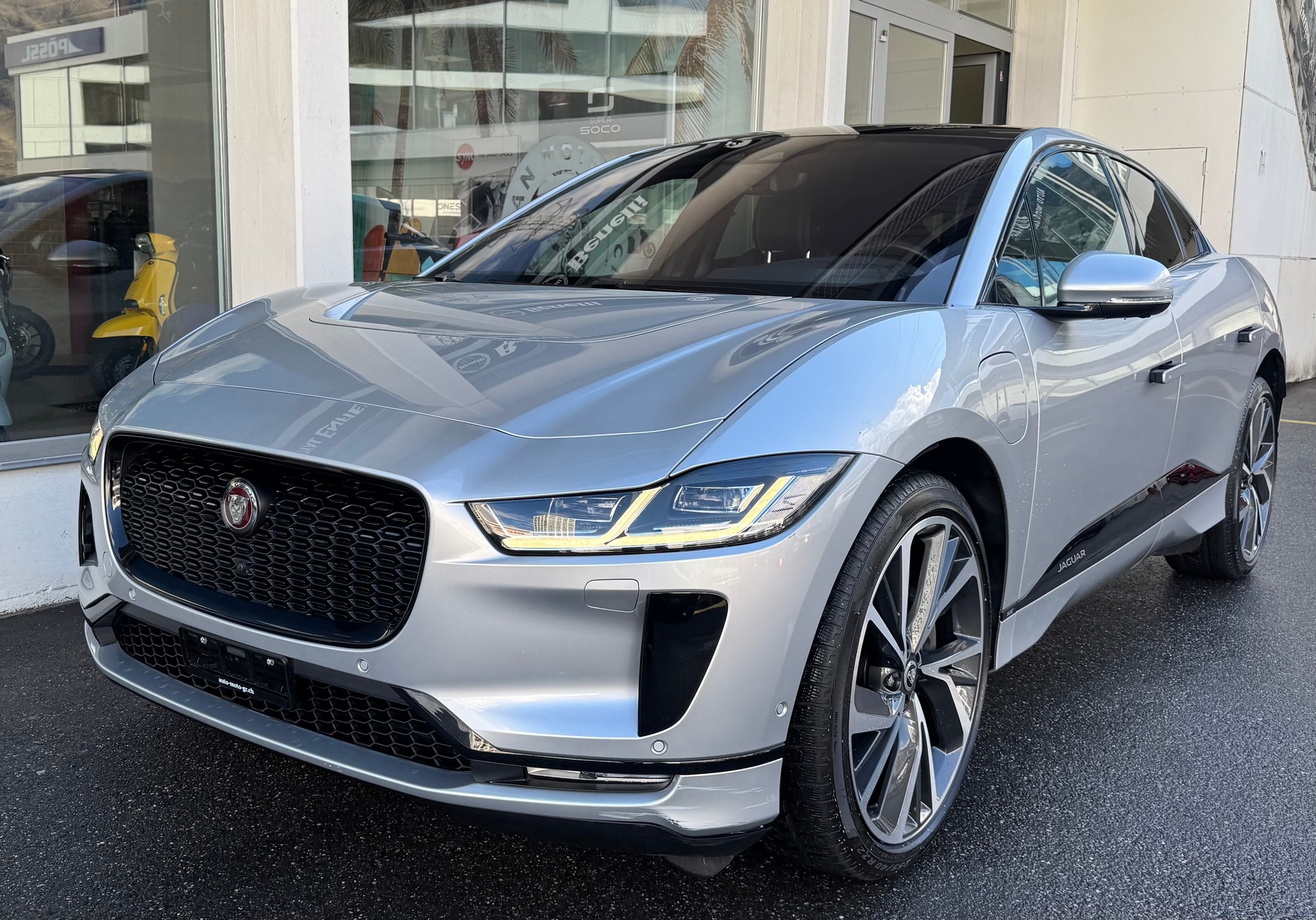 JAGUAR I-Pace EV400 SE AWD-image-5